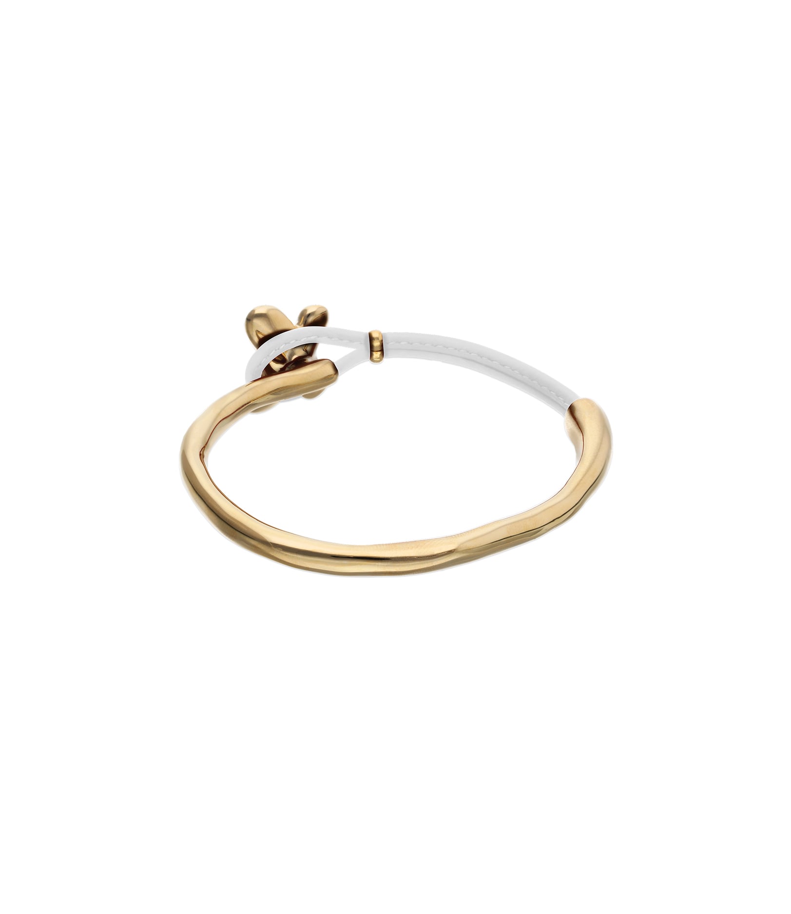 Pulsera combinada en cuero crema y oro 18k con adorno de mariposa