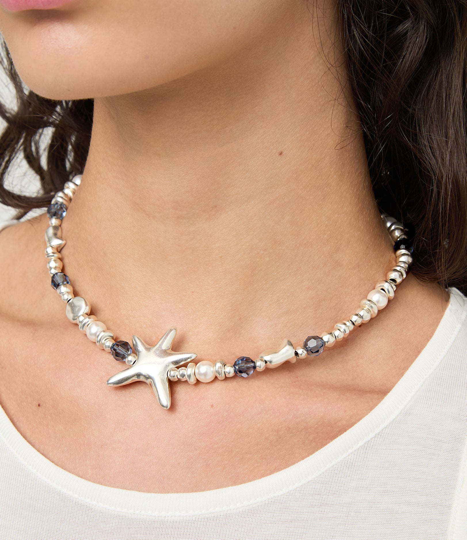 Collar corto ba&ntilde;ado en plata con cristales y estrella de mar grande