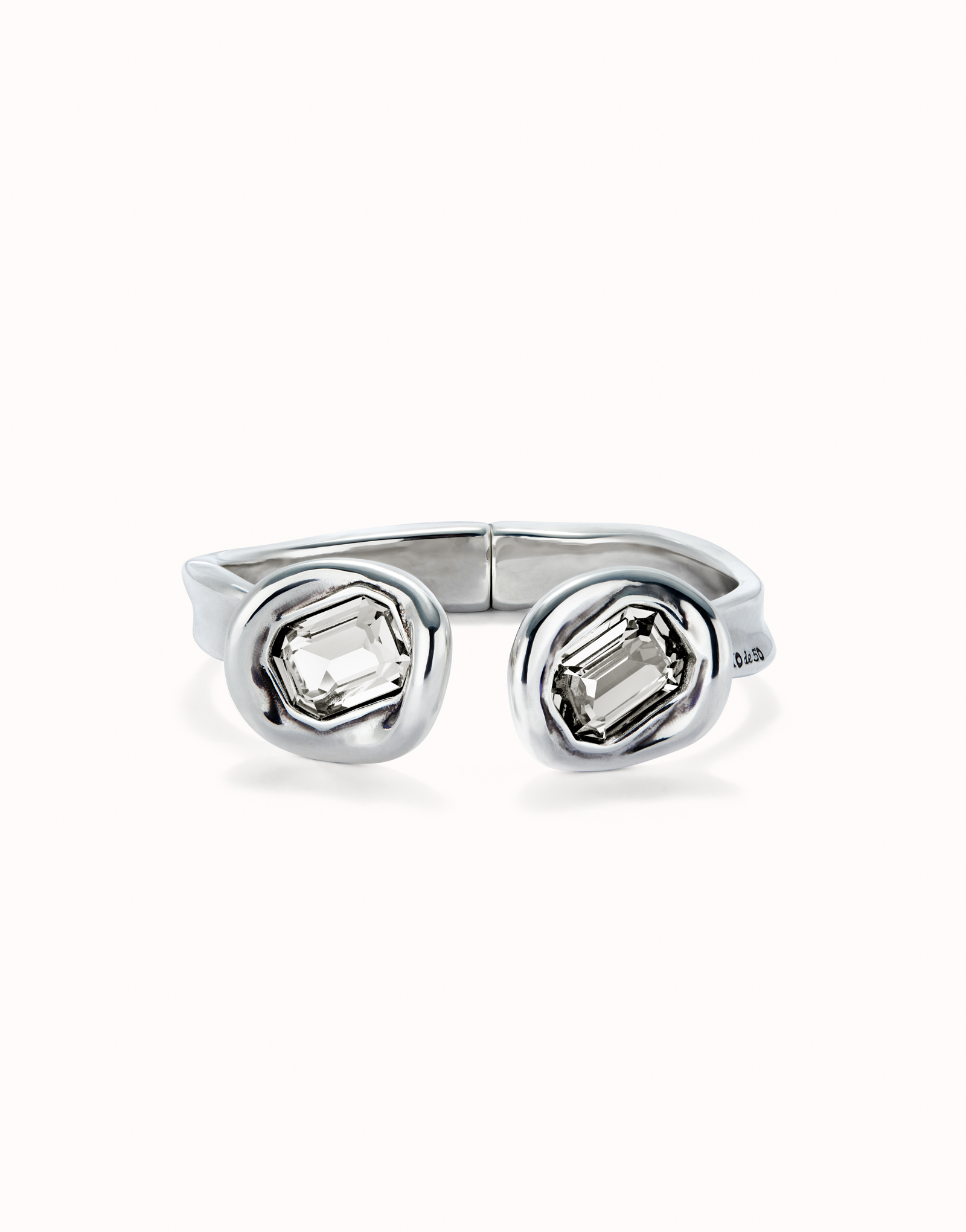 Pulsera r&iacute;gida ba&ntilde;ada en plata de ley y dos cristales blancos