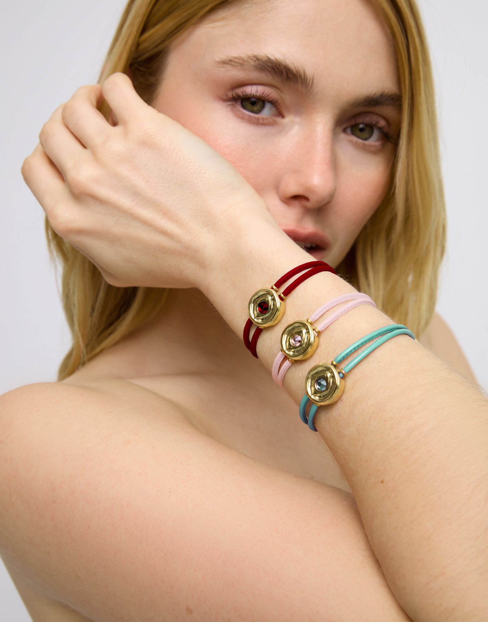 Pulsera doble de cuero rojo con ojo bañado en oro 18k, Dorado, large thumbnail