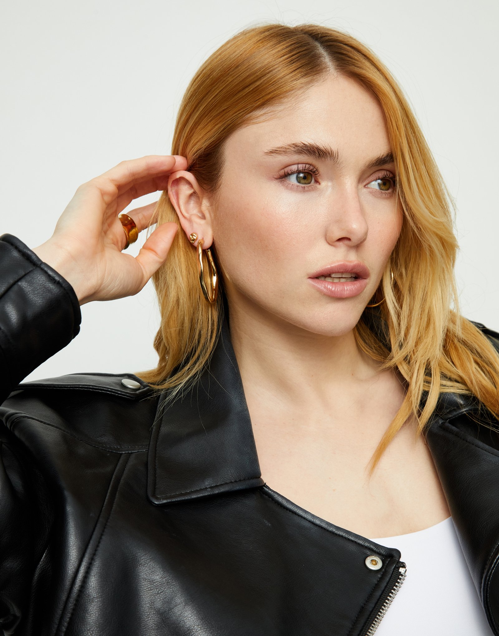 Skull single stud earring, Golden, large thumbnail