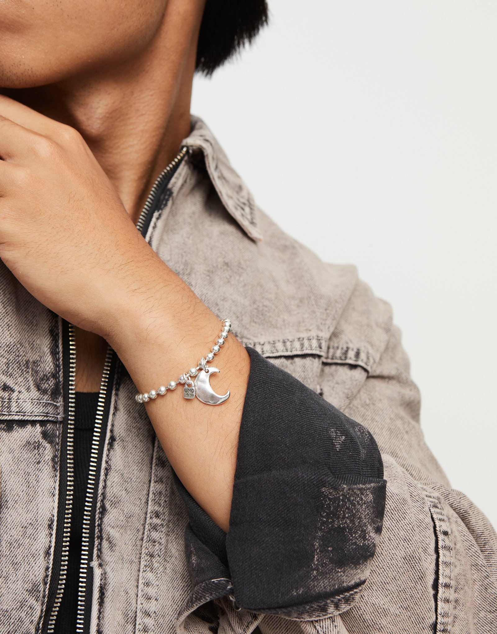 Pulsera de bolas bañada en plata de ley con charm de luna, Argent, large thumbnail