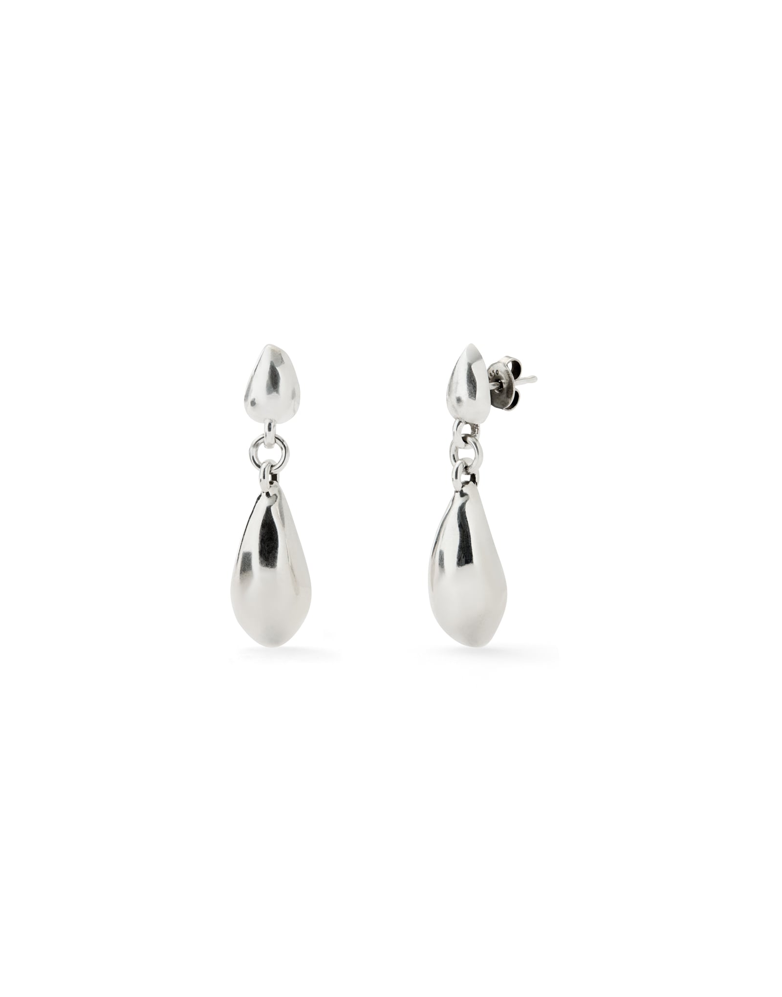 Pendientes largos ba&ntilde;ados en plata con forma de gota