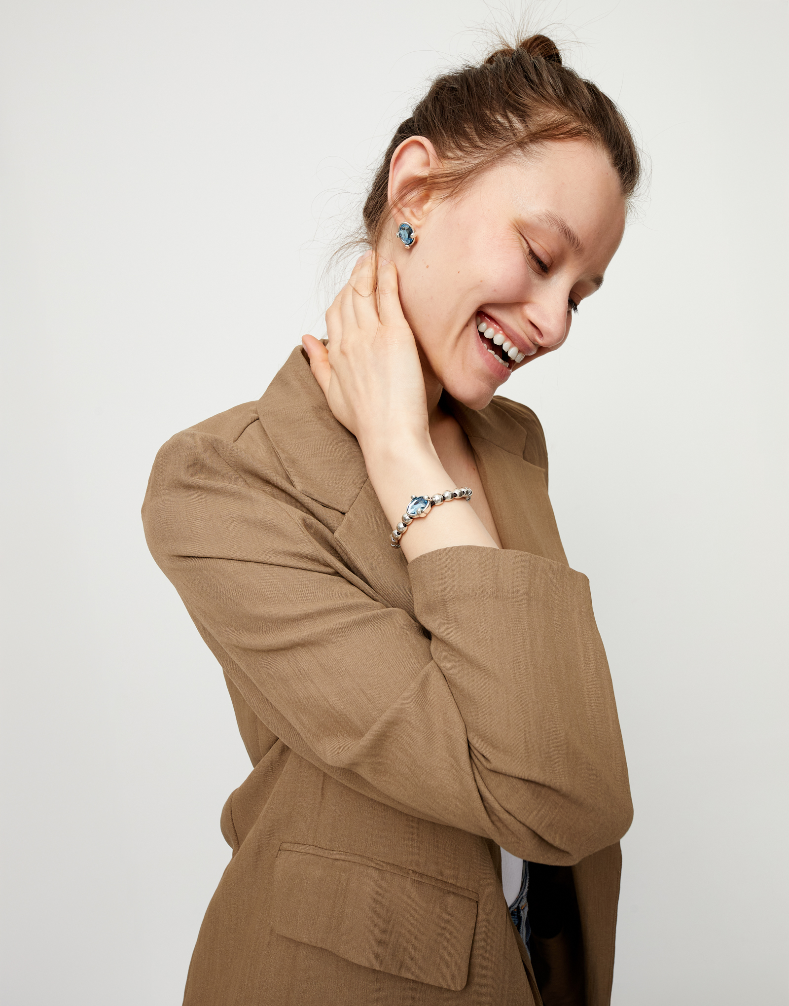 Beaded bracelet with blue oval faceted crystal, Silver, large thumbnail