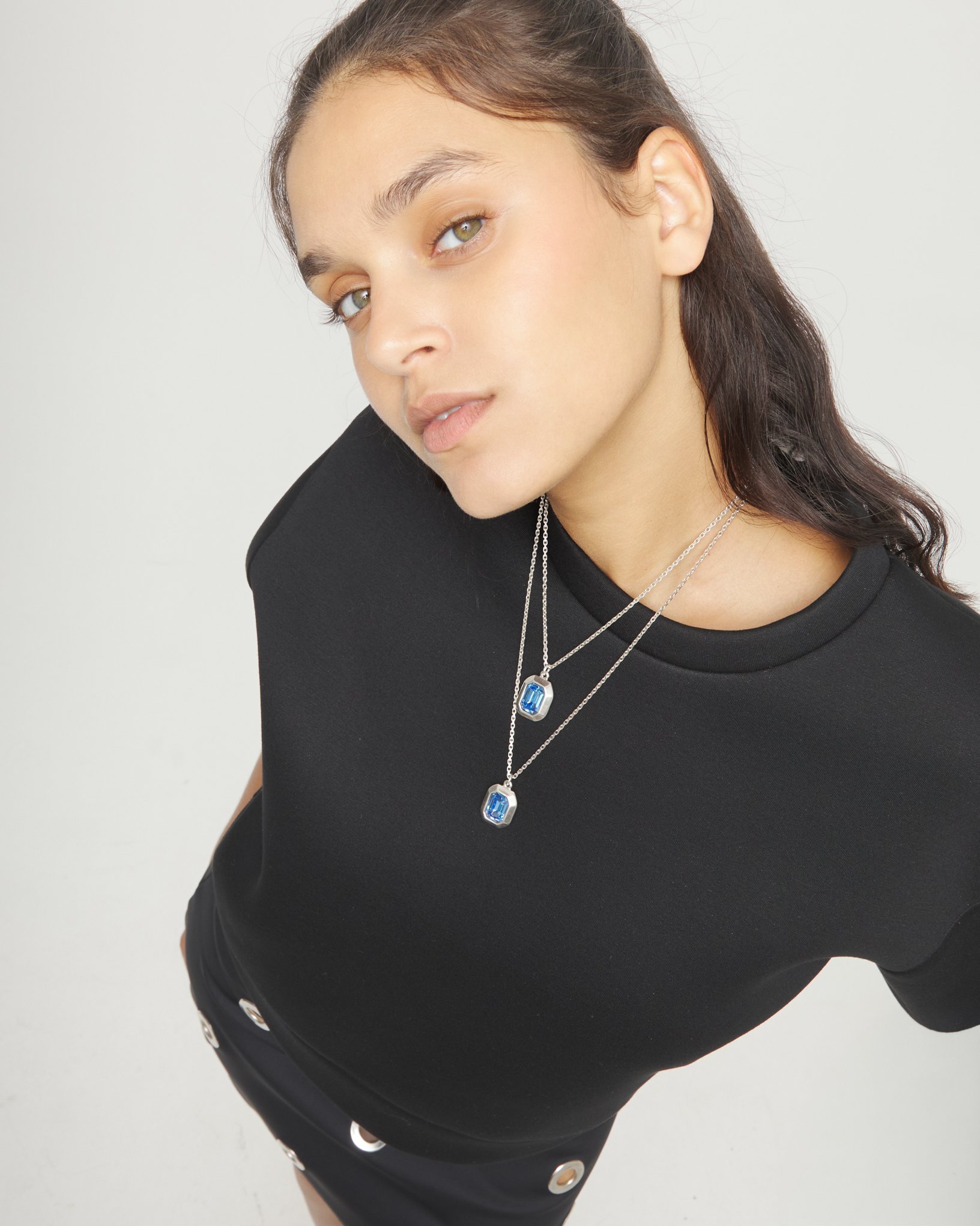 Collar doble ba&ntilde;ado en plata de ley con dos cristales facetados rectangulares
