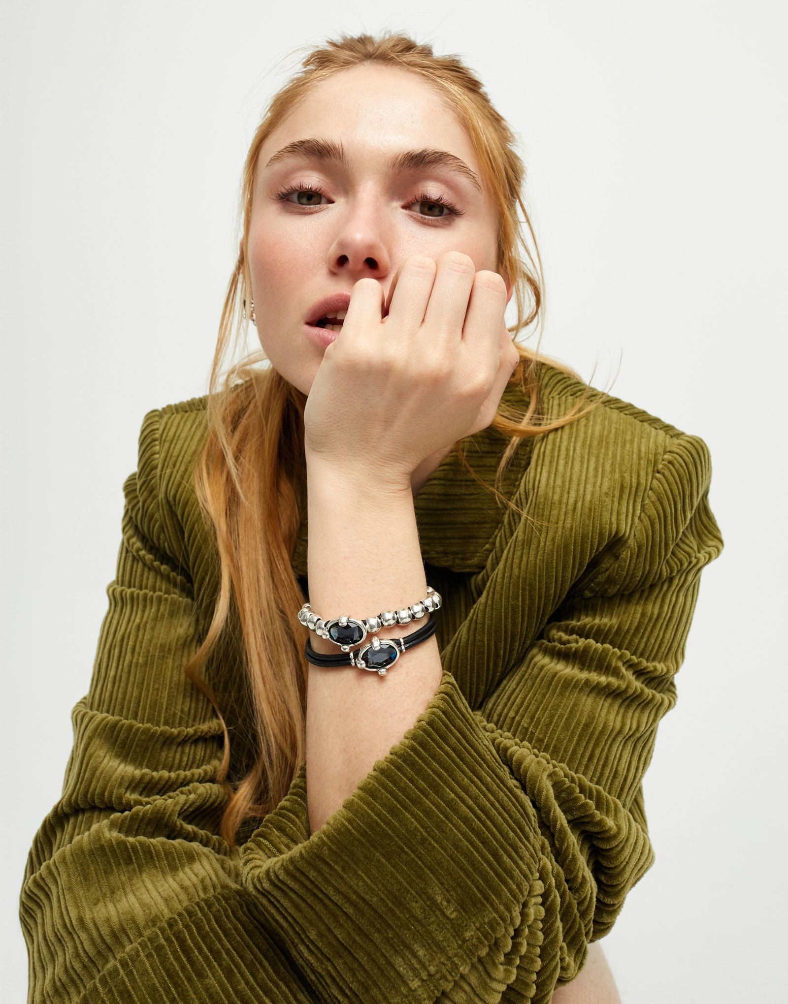 Pulsera de bolas bañada en plata con cristal facetado ovalado negro, Plateado, large thumbnail