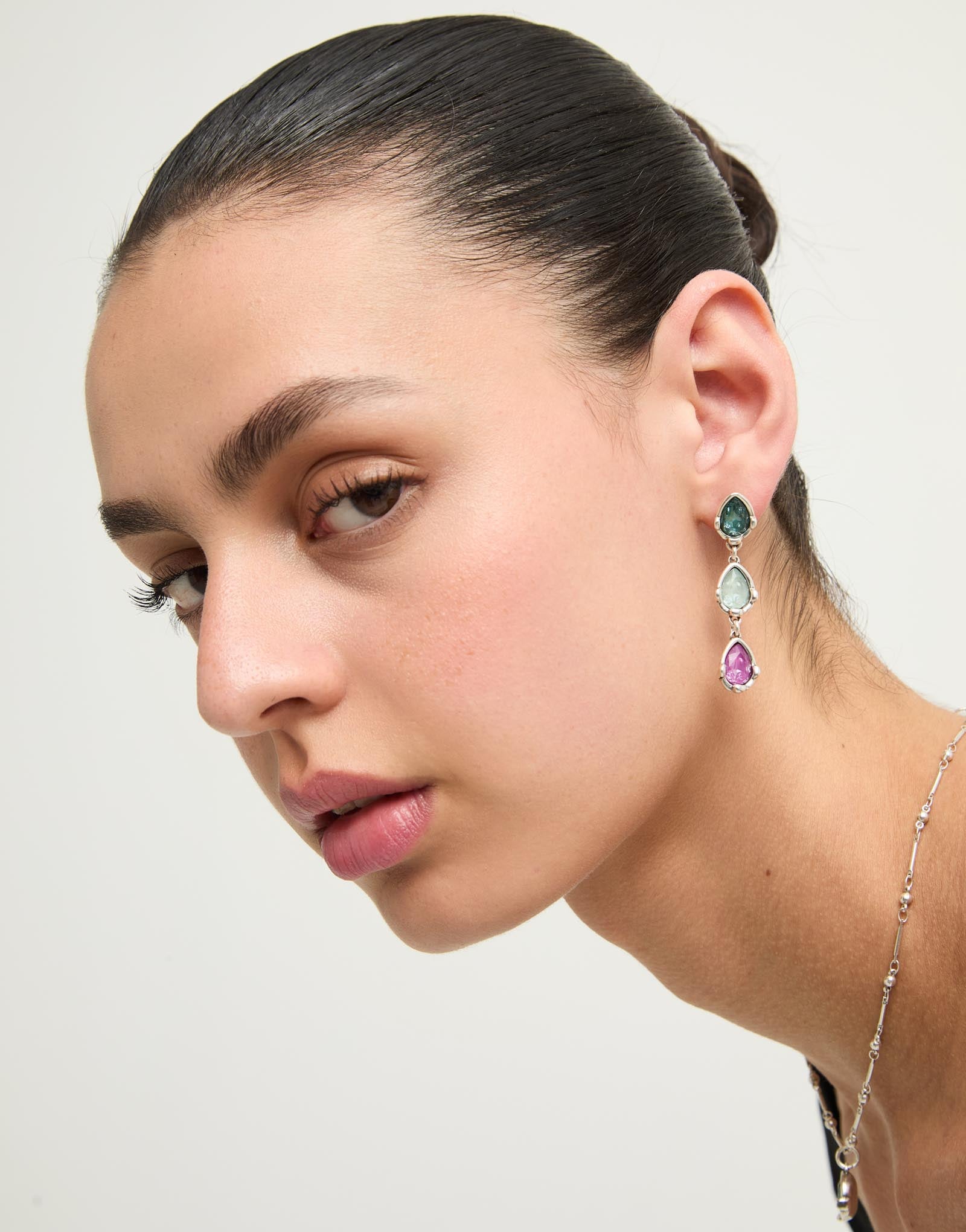 Long earrings with three multicoloured drop-shaped faceted crystals