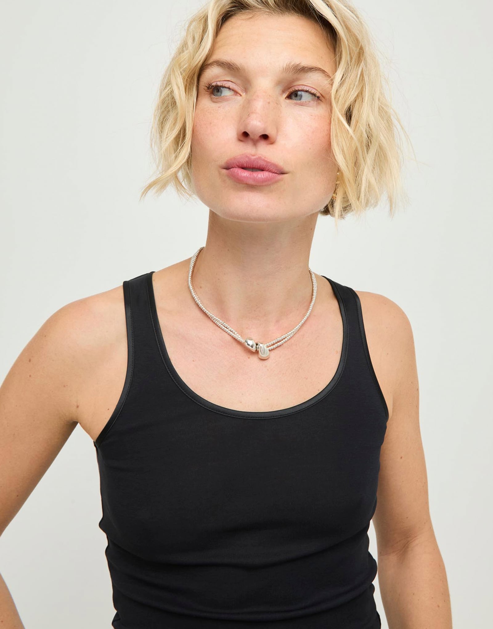 Multi-strand necklace with two intertwined drops