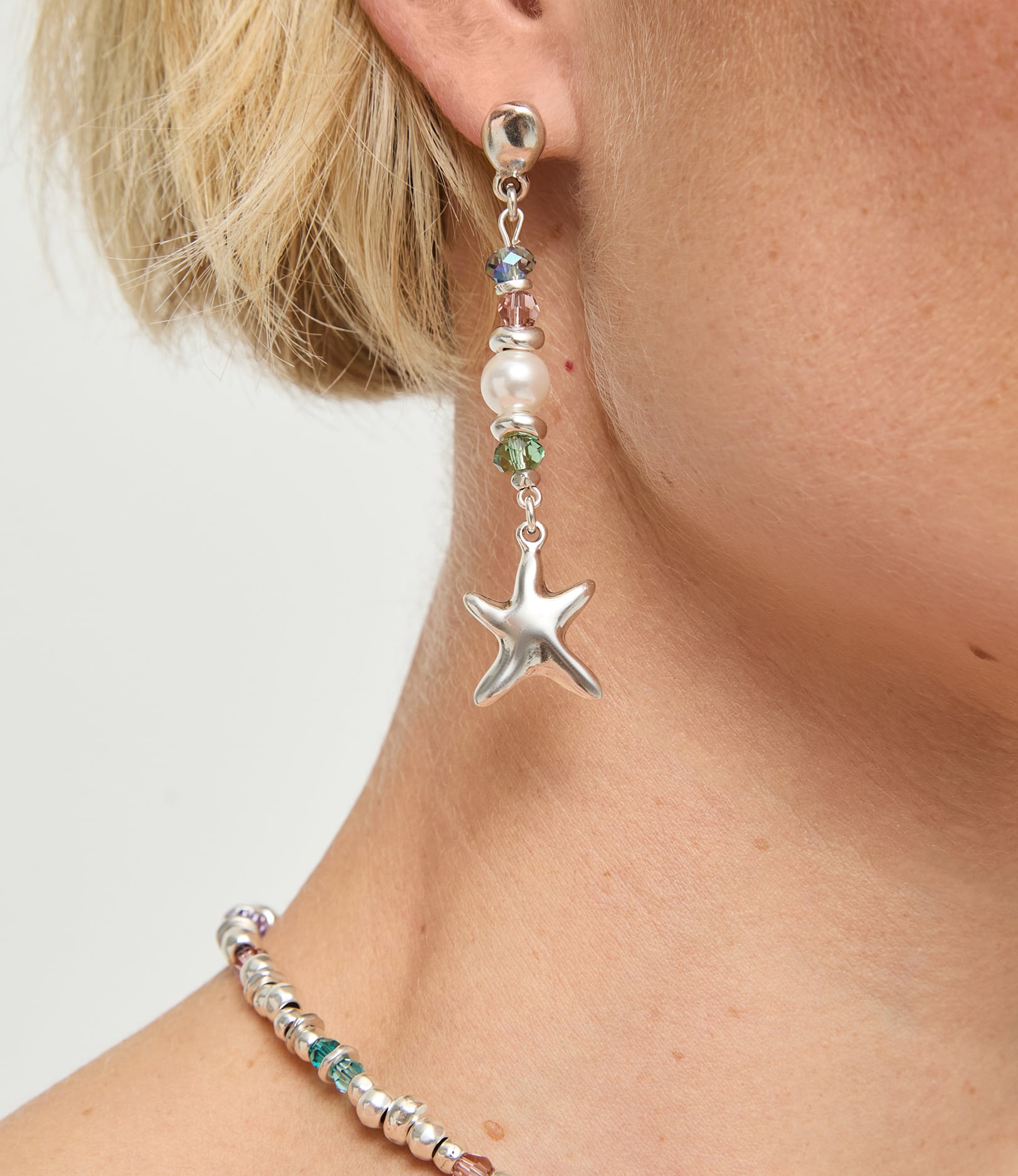 Long earrings with starfish and pearl