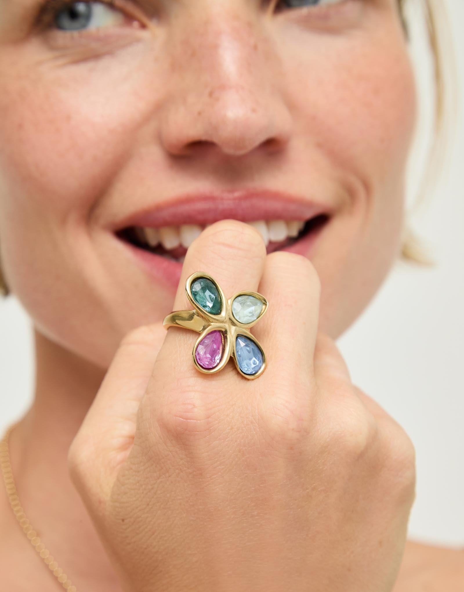 Ring with four multicoloured drop-shaped faceted crystals