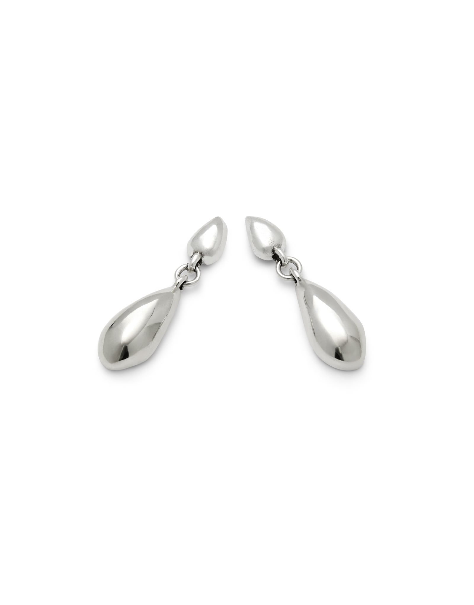 Pendientes largos ba&ntilde;ados en plata con forma de gota