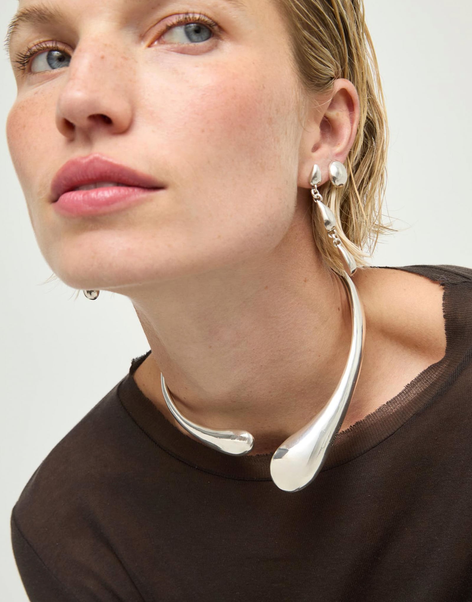 Necklace with irregular drops