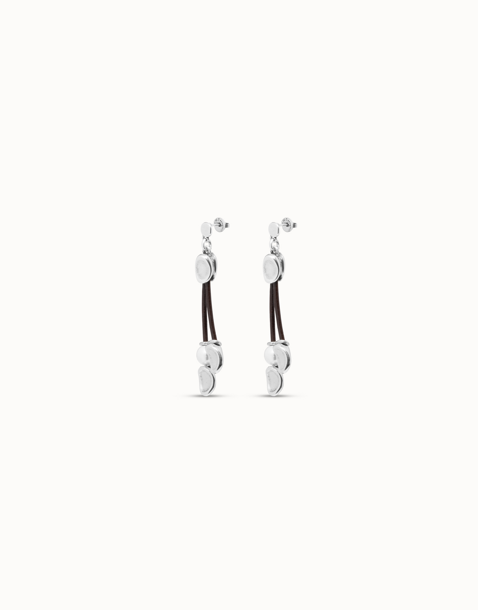 Boucles d’oreilles plaquées argent en cascade avec deux lanières en cuir, maillons ovales et perle, Argent, large image number null