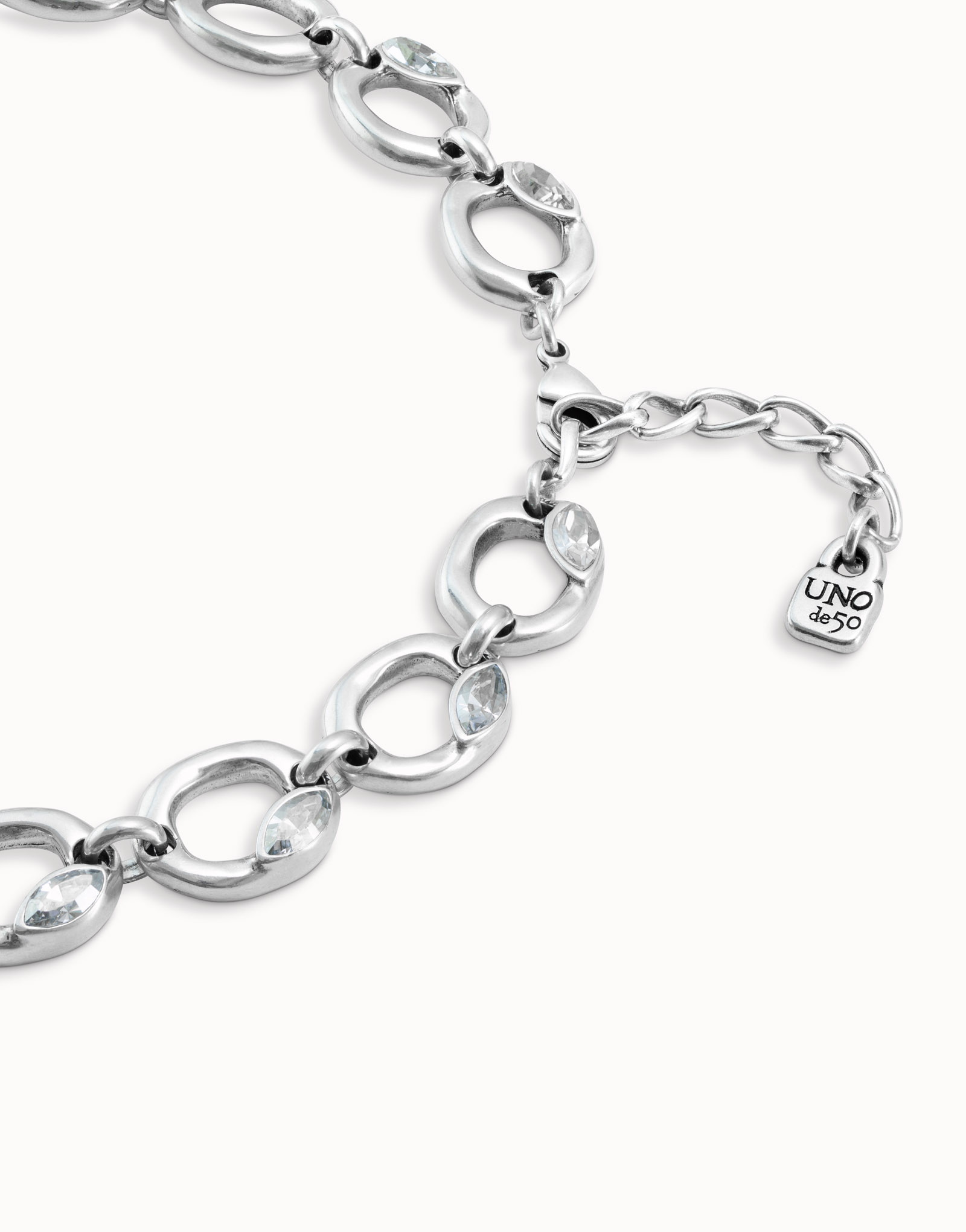 Short oval link chain necklace