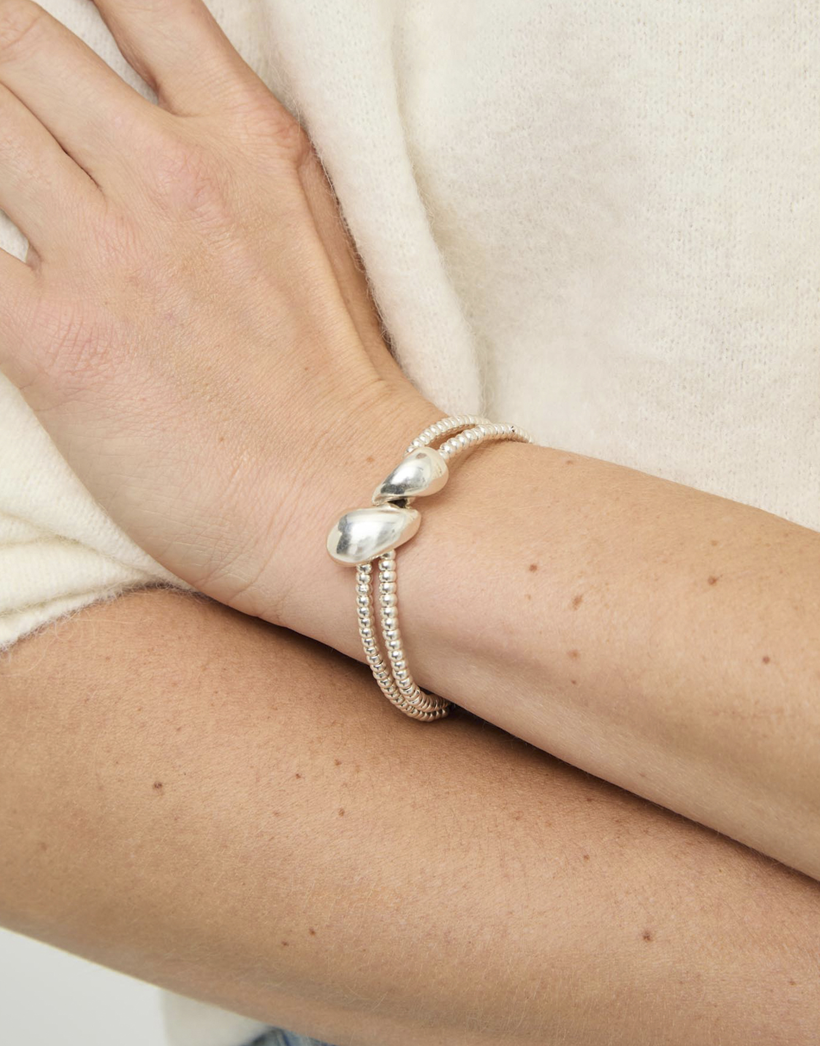 Double-strand bracelet with lobster clasp and two drops