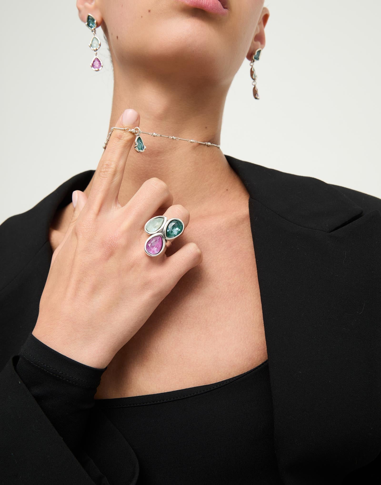 Ring with three multicoloured drop-shaped faceted crystals