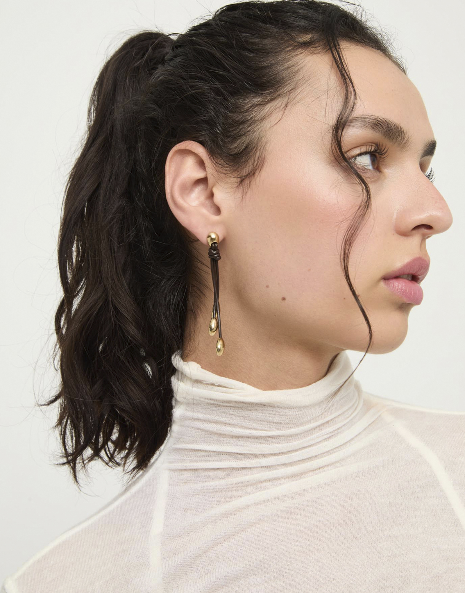 Long leather earrings with drops