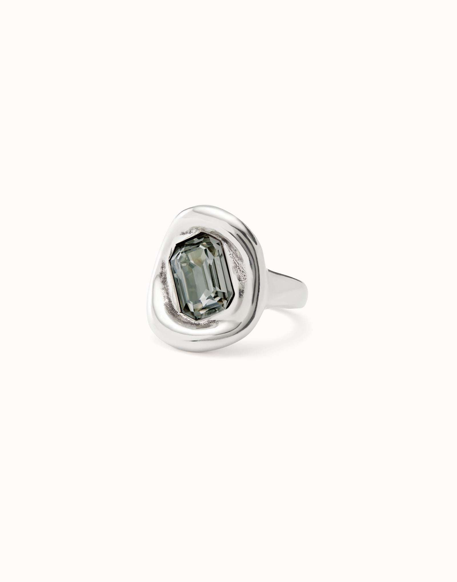 Anillo ba&ntilde;ado en plata de ley con cristal gris