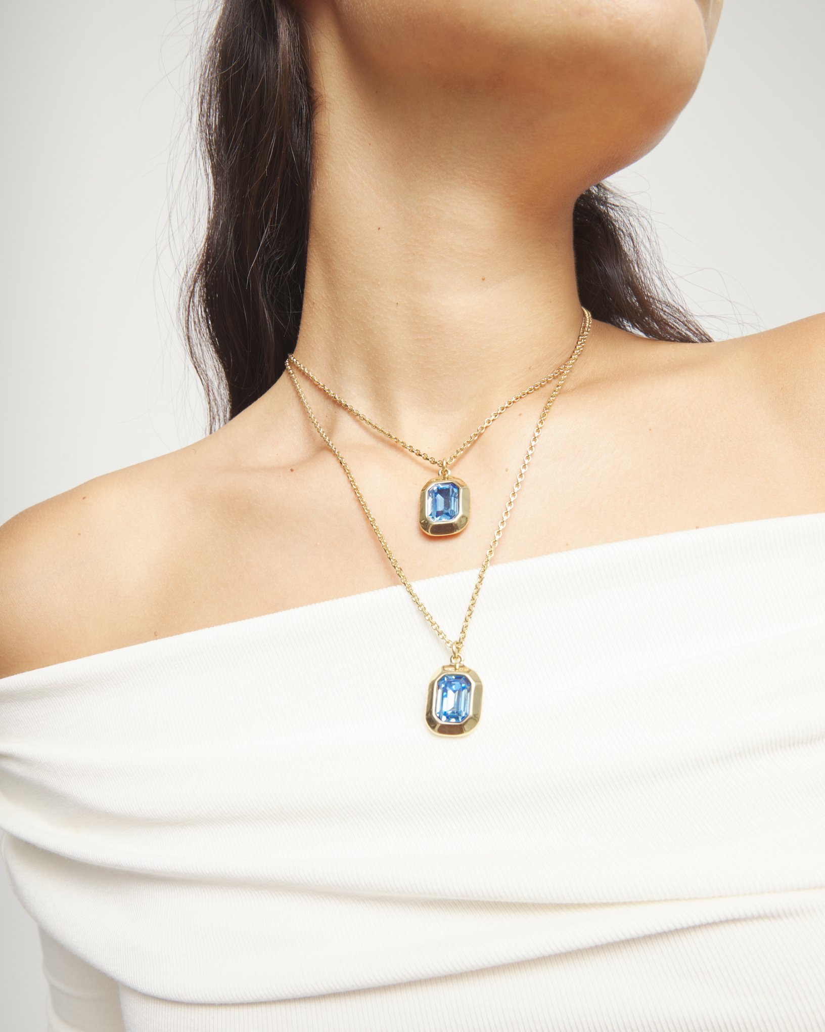 Collar doble  ba&ntilde;ado en oro 18k con dos cristales facetados rectangulares