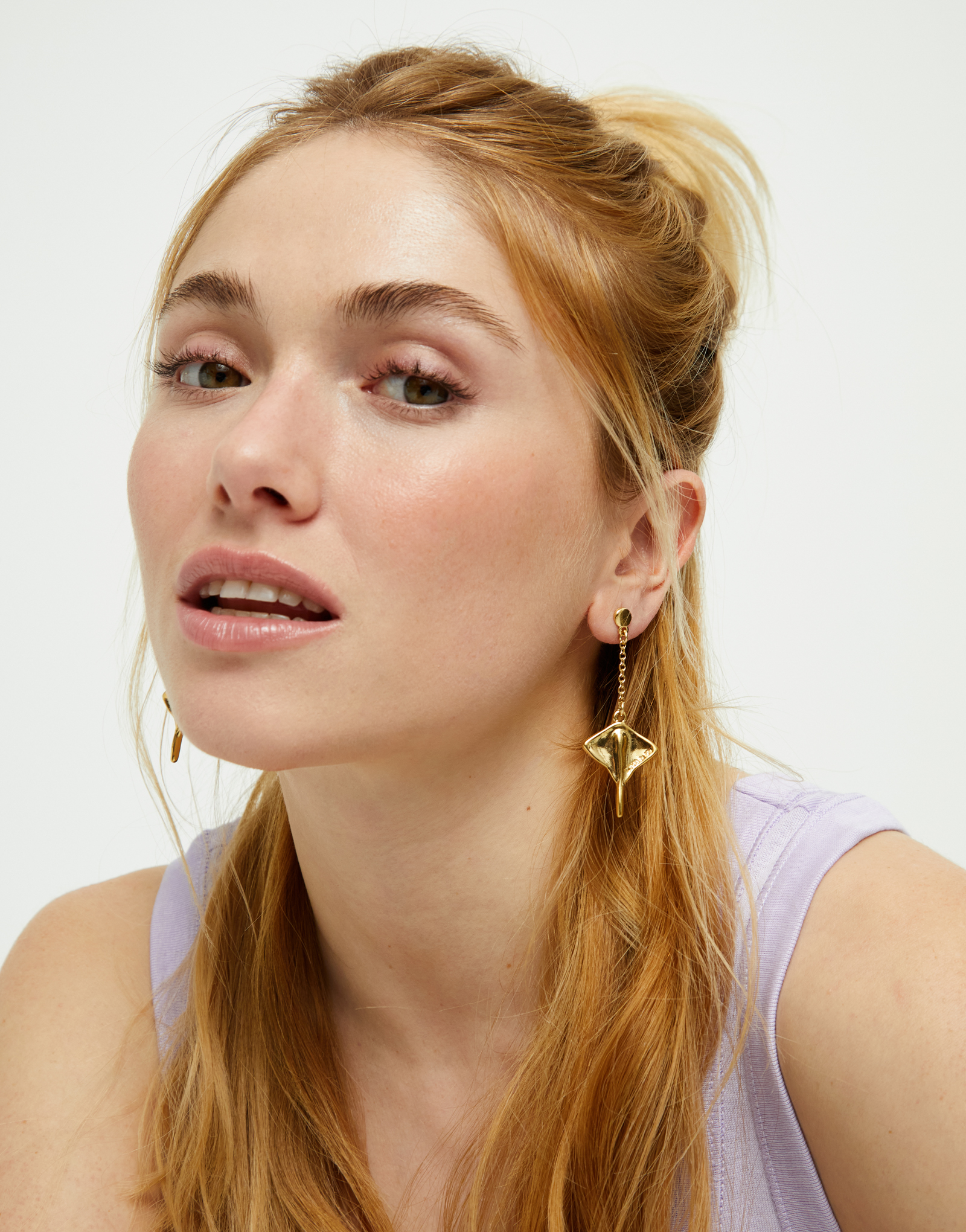 Manta ray-shaped drop earrings, Golden, large thumbnail