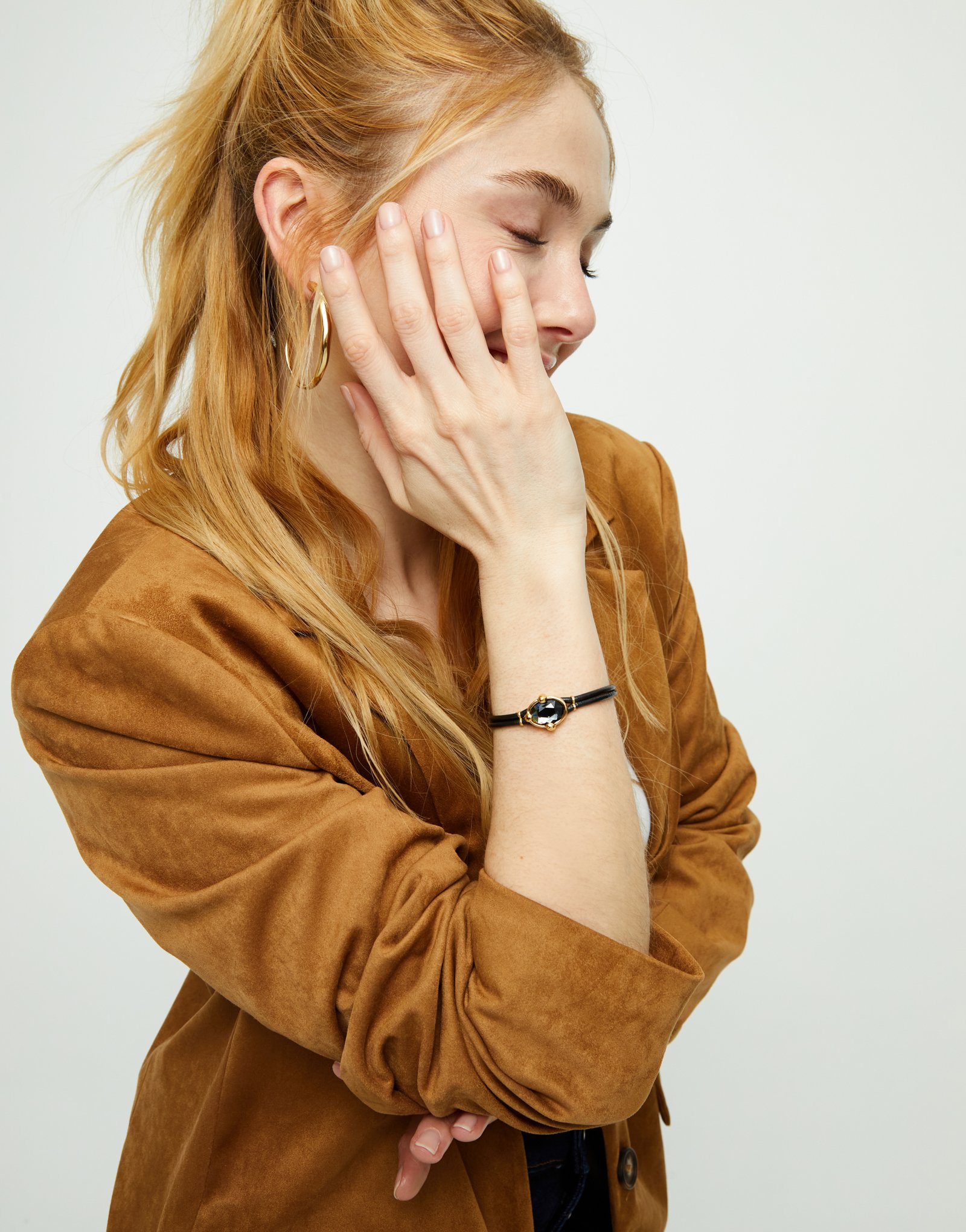 Pulsera de cuero y baño en 18k con cristal facetado ovalado negro, Dorado, large thumbnail