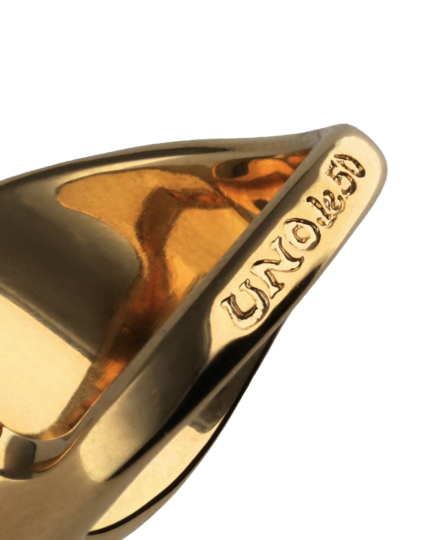 Ring with irregular rounded shapes