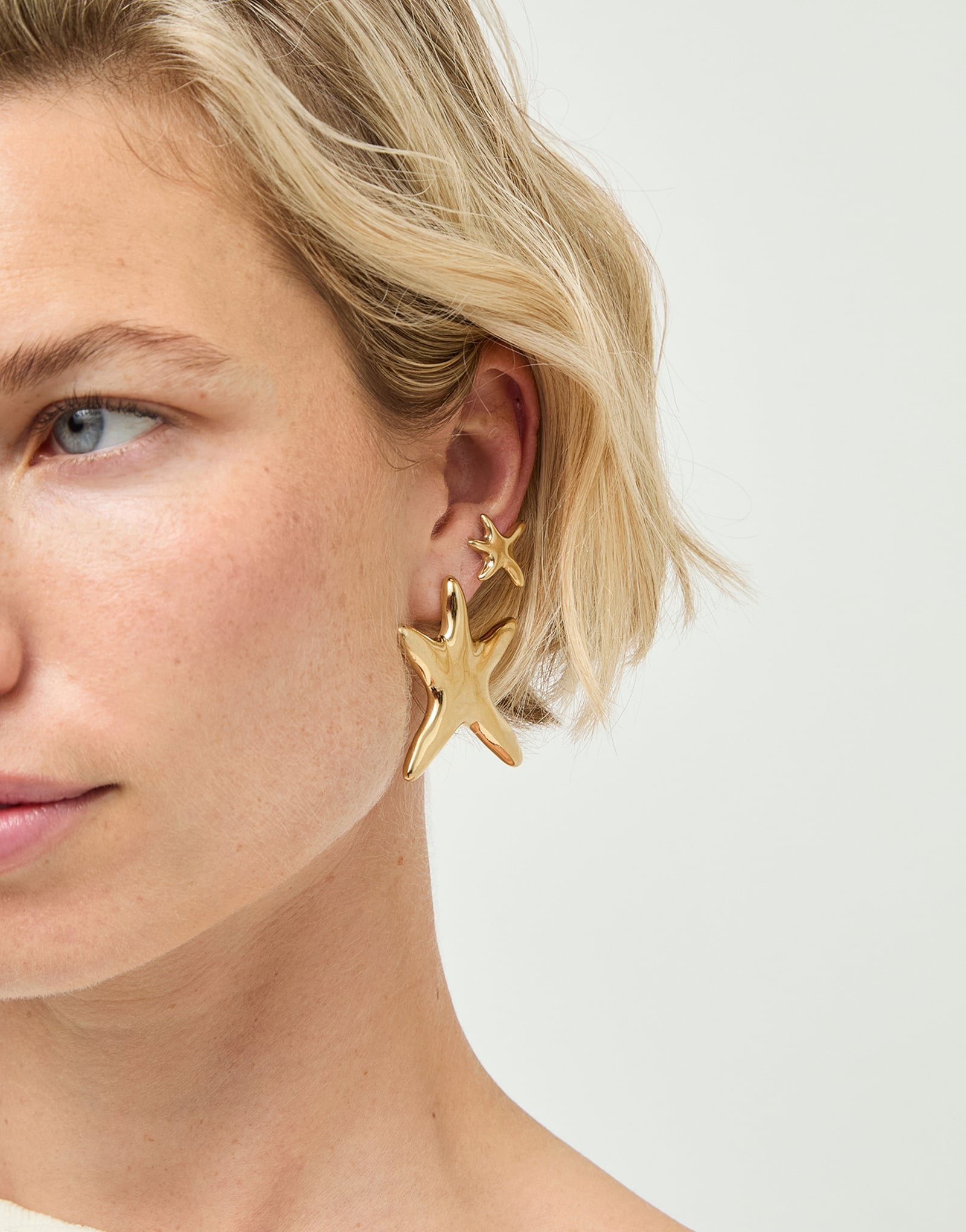 Large starfish-shaped earrings