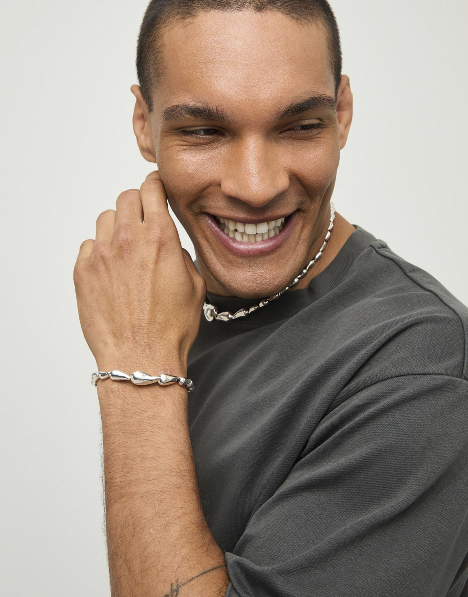 Bracelet with linked drops
