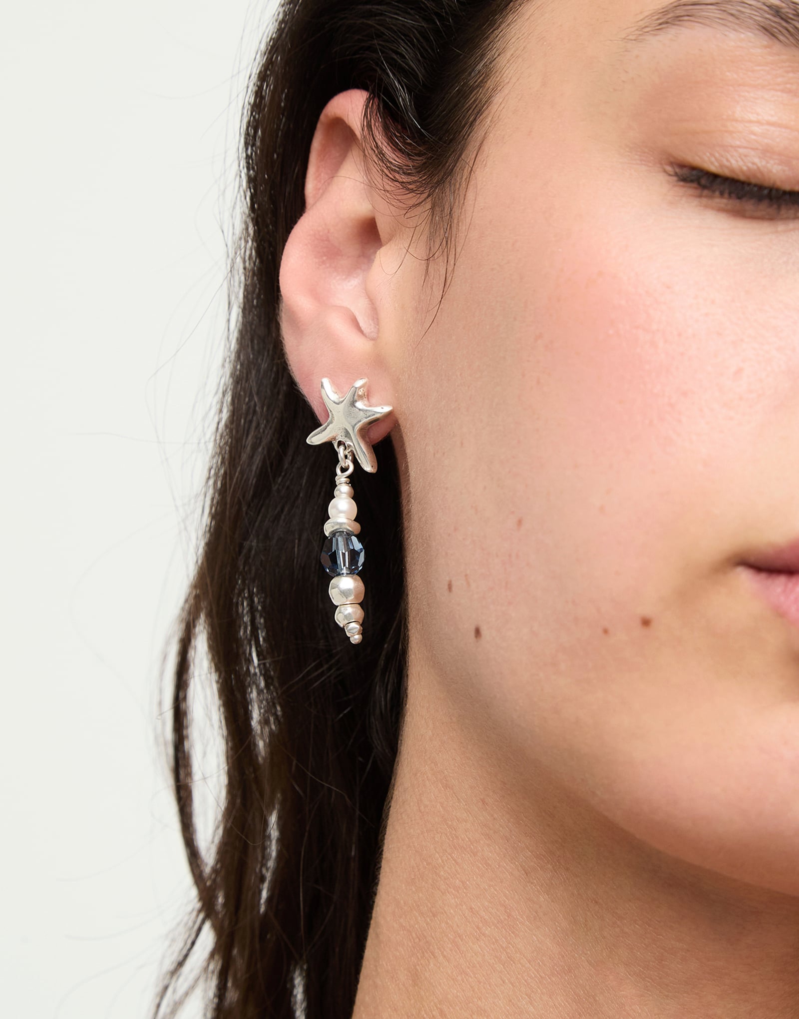 Long earrings with starfish and crystals