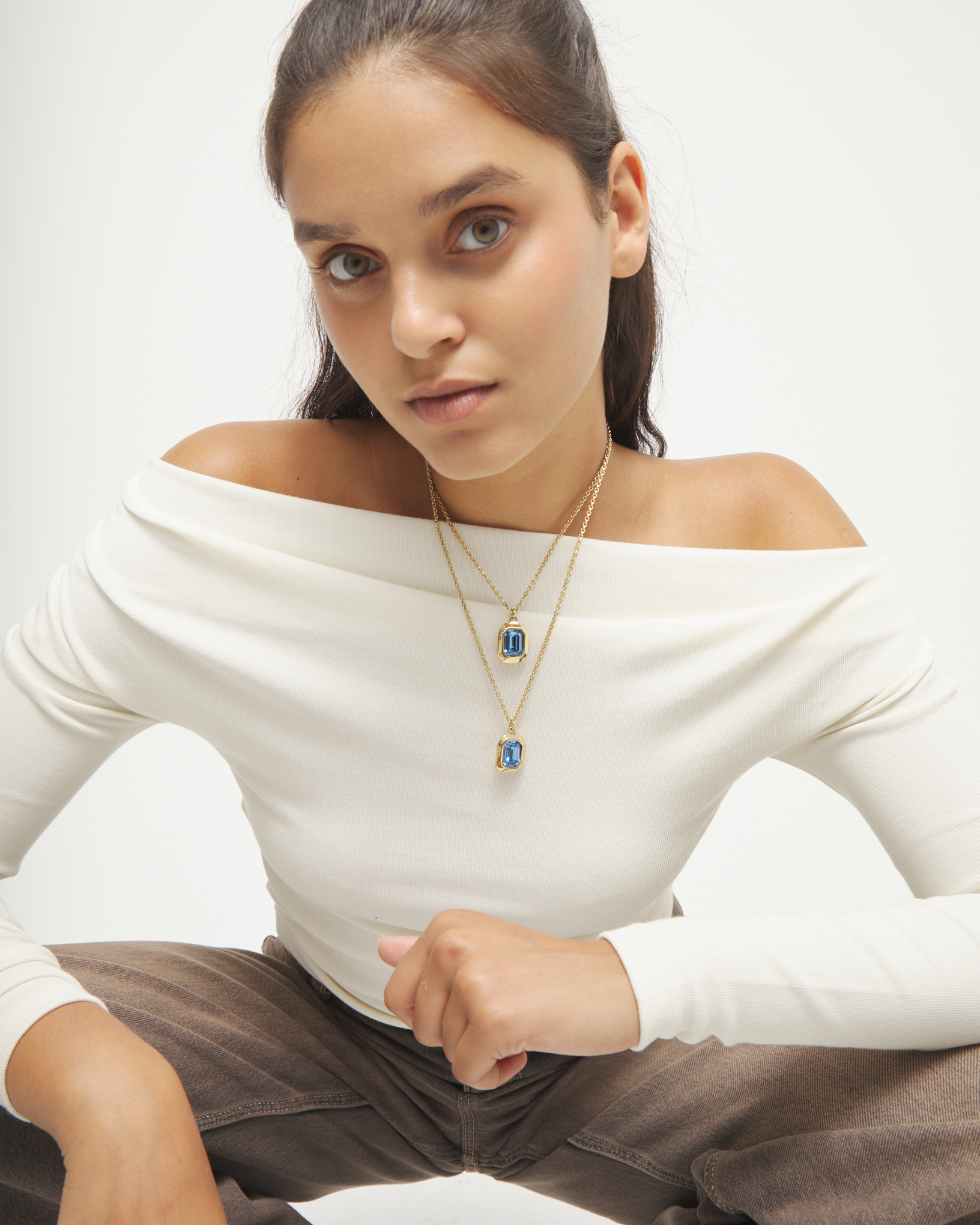 Collar doble  ba&ntilde;ado en oro 18k con dos cristales facetados rectangulares