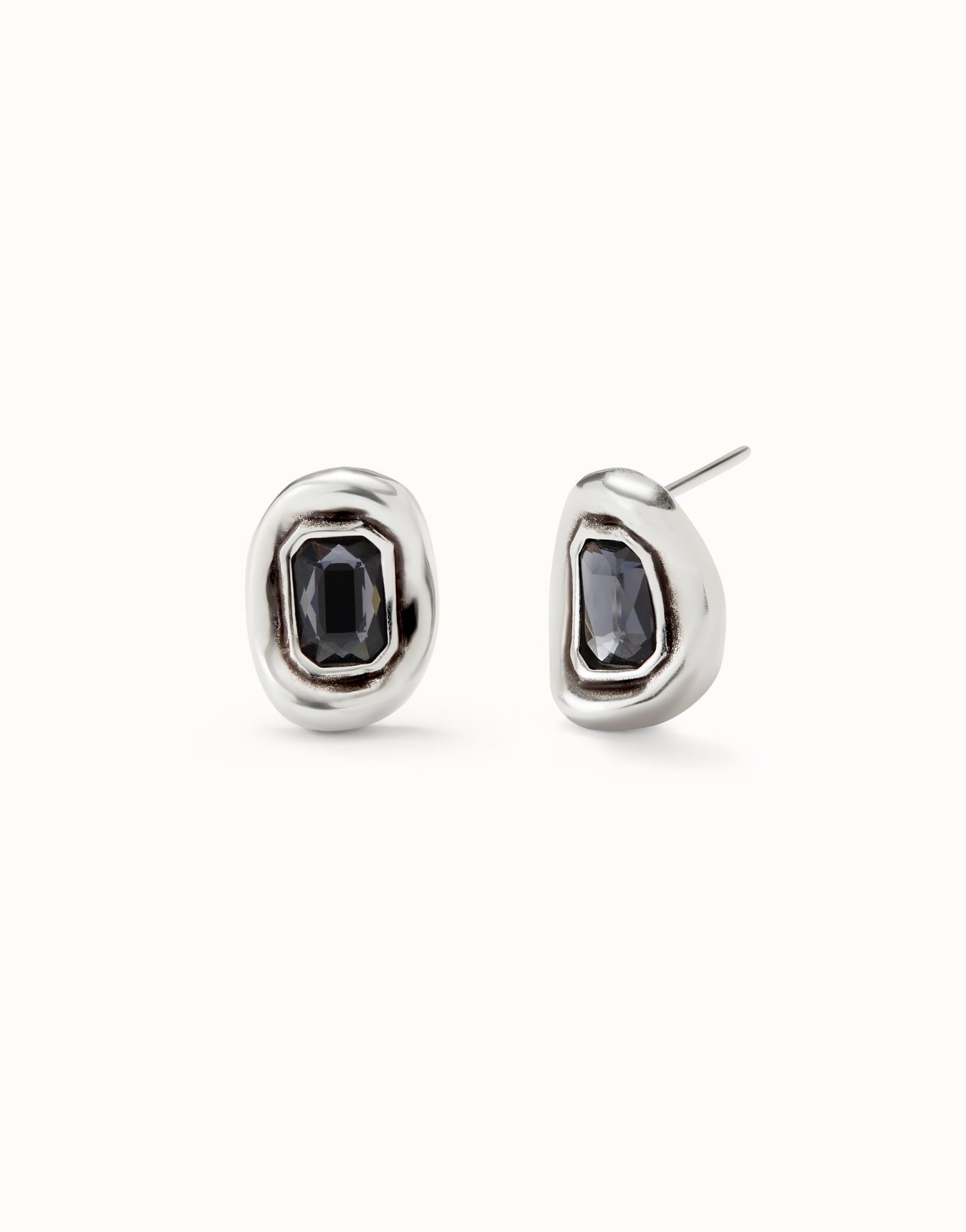 Stud earrings with grey faceted crystal
