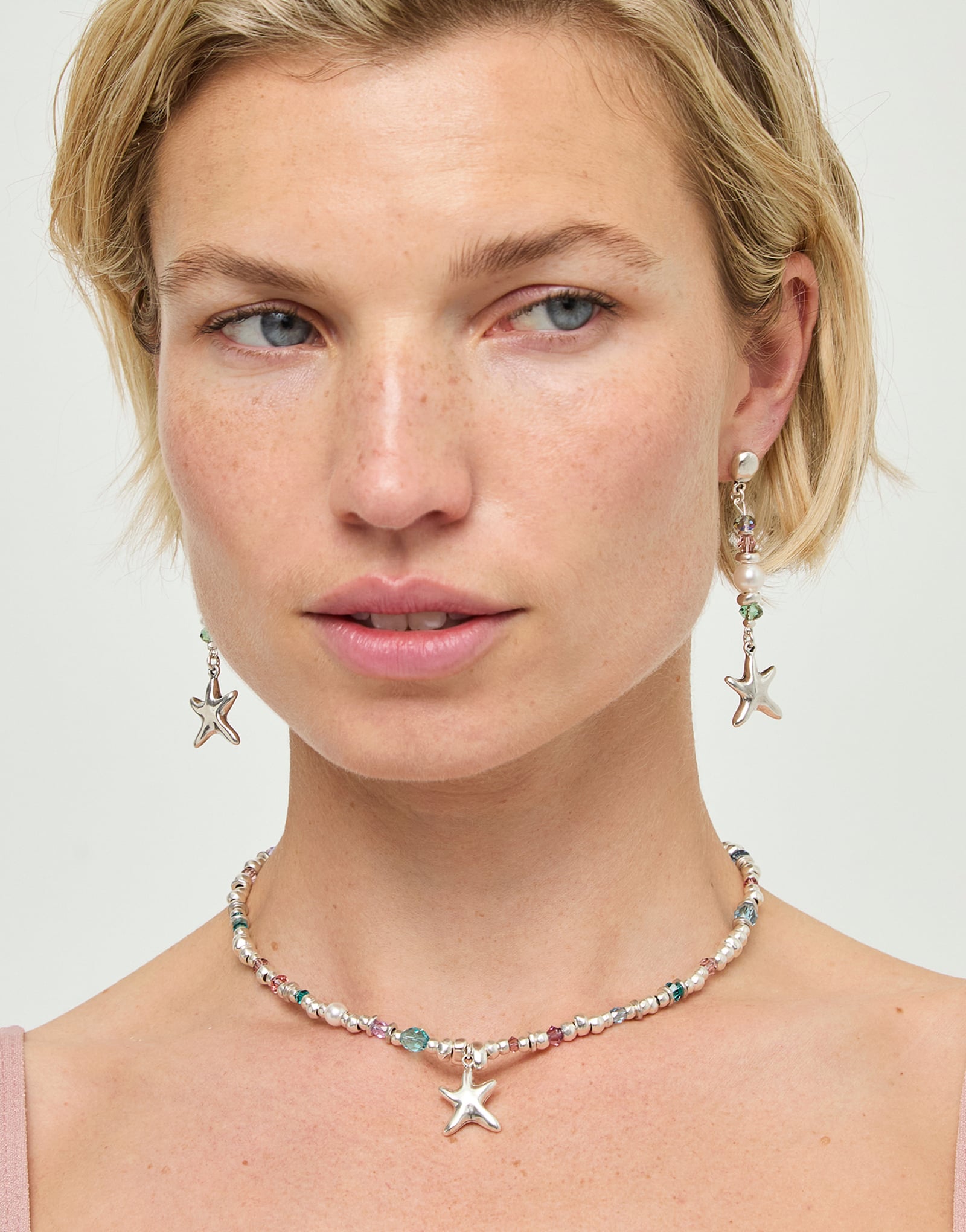 Long earrings with starfish and pearl