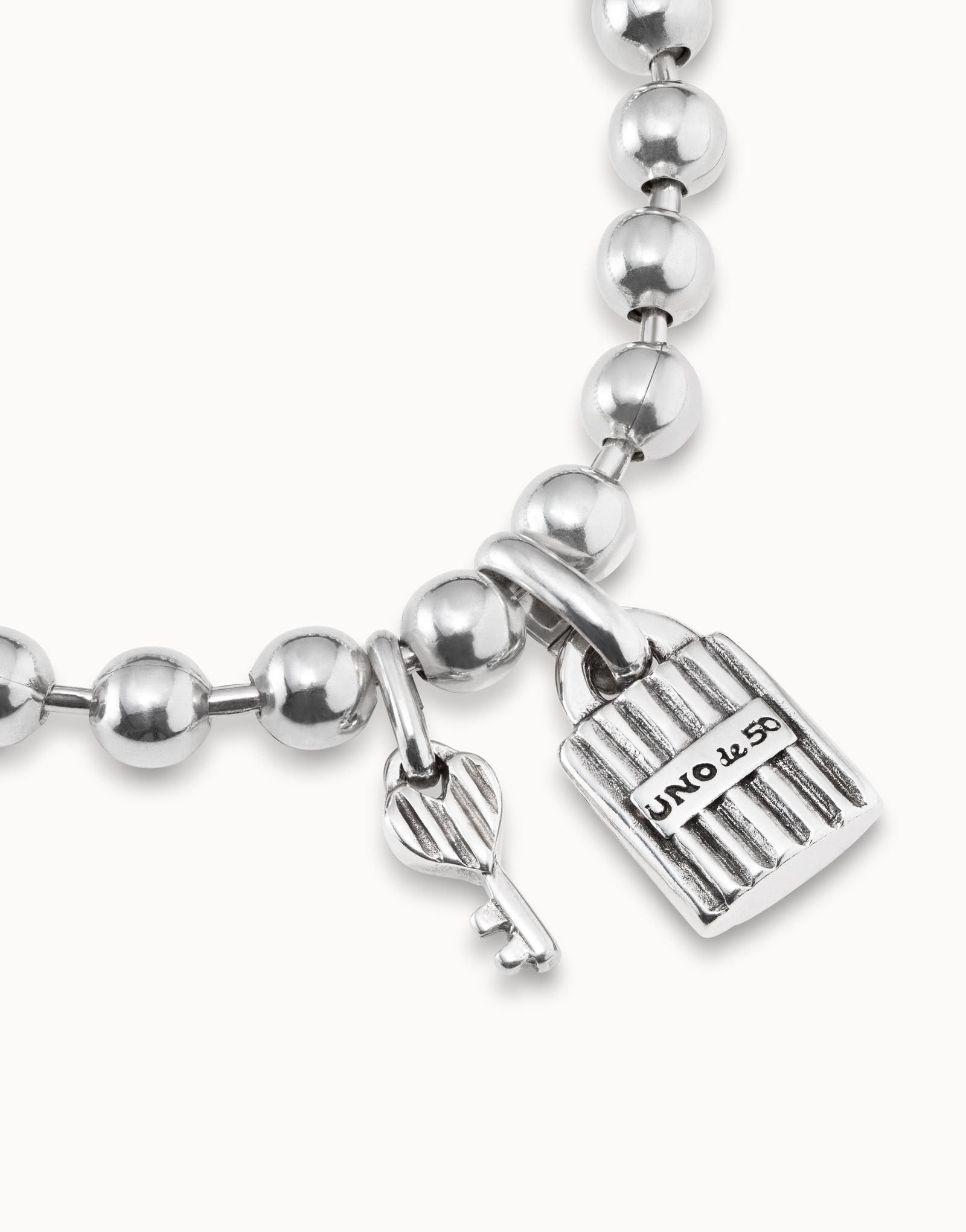 Pulsera bañada en plata de ley con tiras de cuero y charms de candado y llave, , large image number null