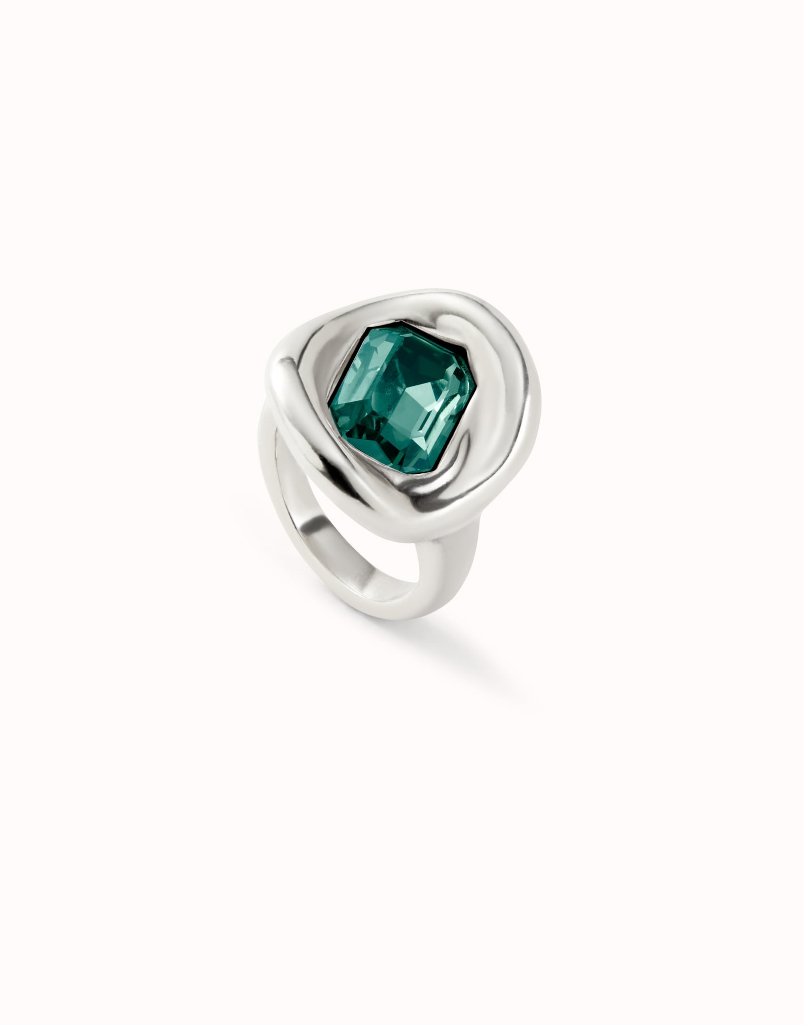 Anillo ba&ntilde;ado en plata de ley con cristal verde