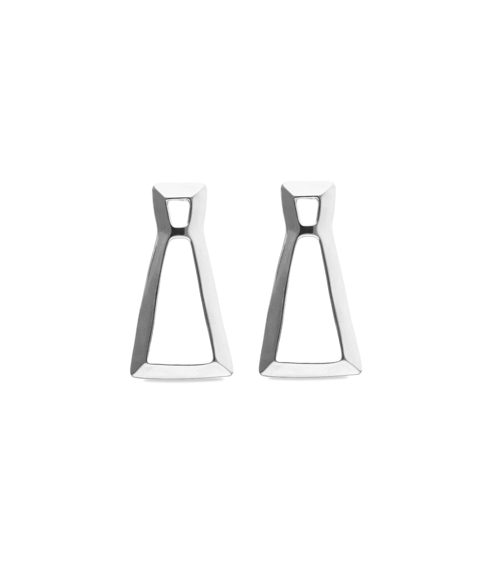 Pendientes triangulares ba&ntilde;ados en plata de ley