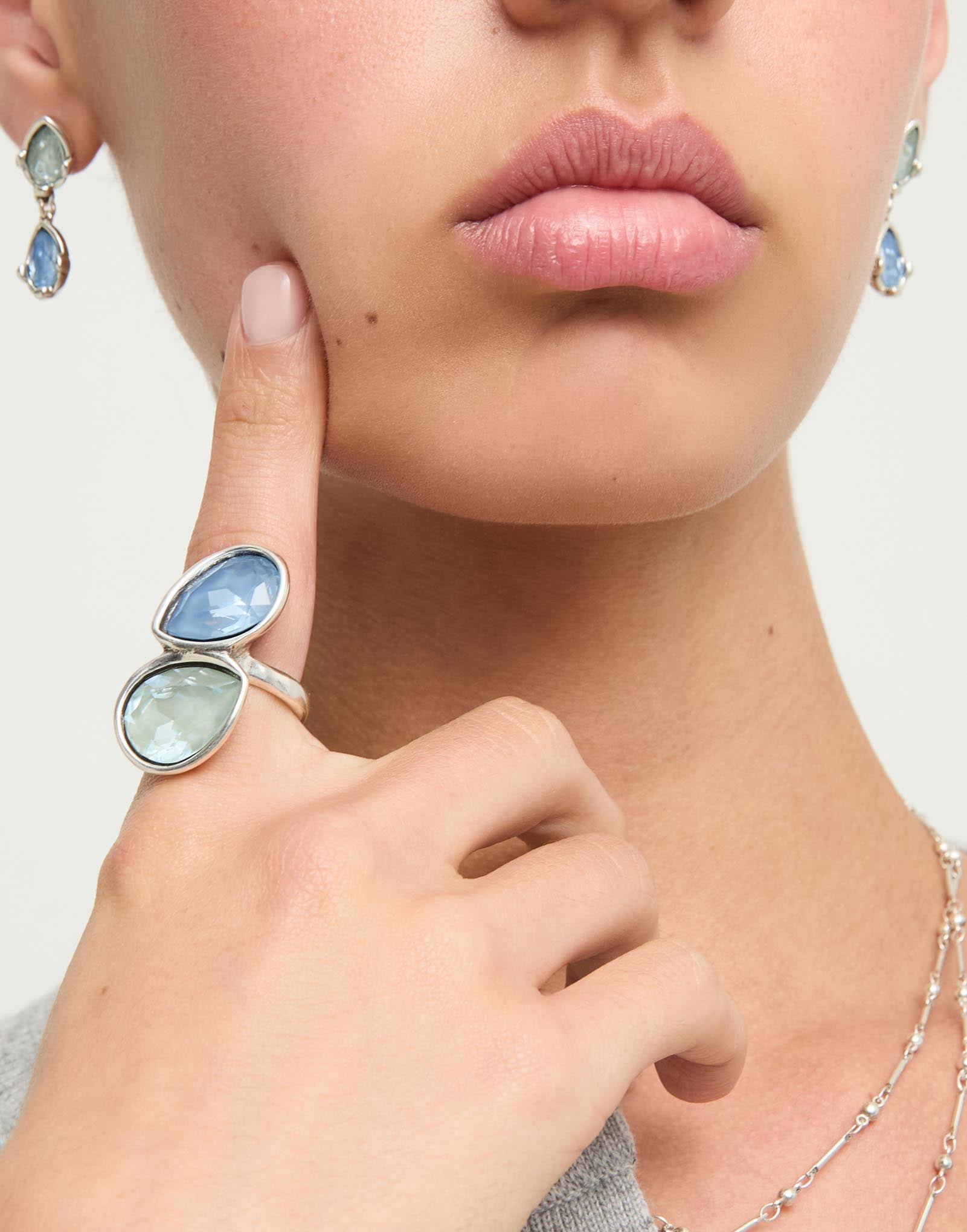 Ring with blue faceted crystals
