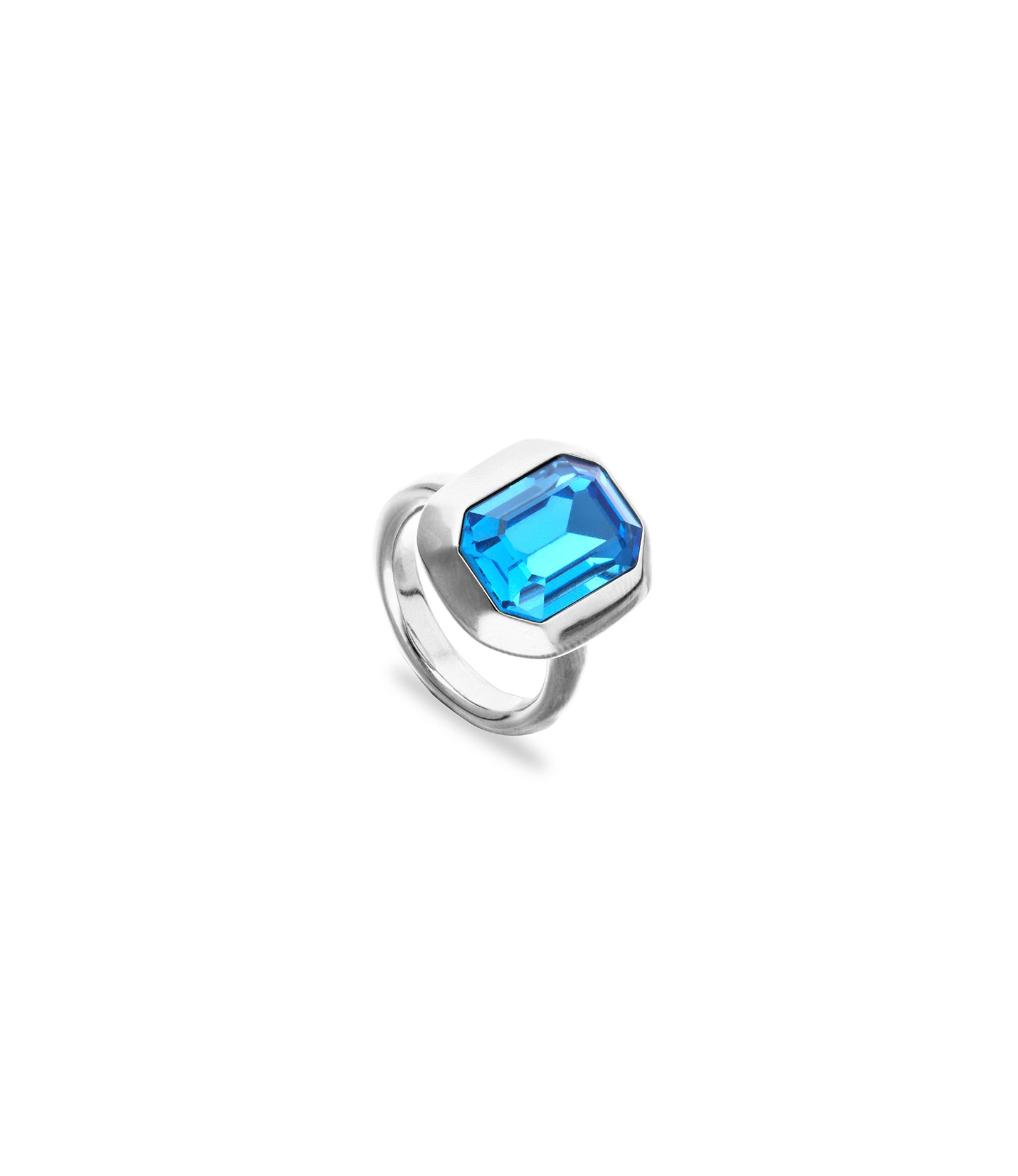 Rectangular ring with blue faceted crystal