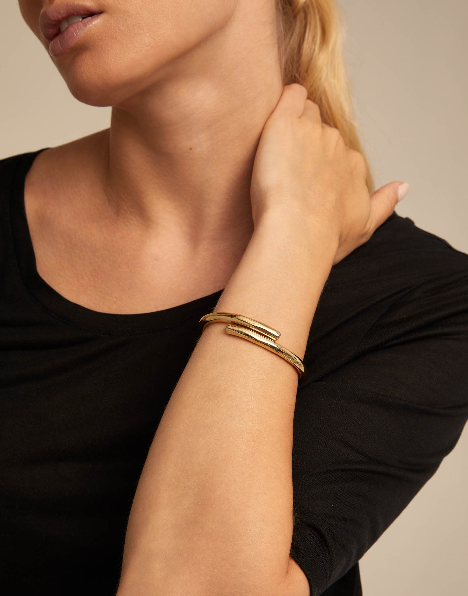18K gold-plated tubular shaped bracelet with hidden spring, Golden, large image number null
