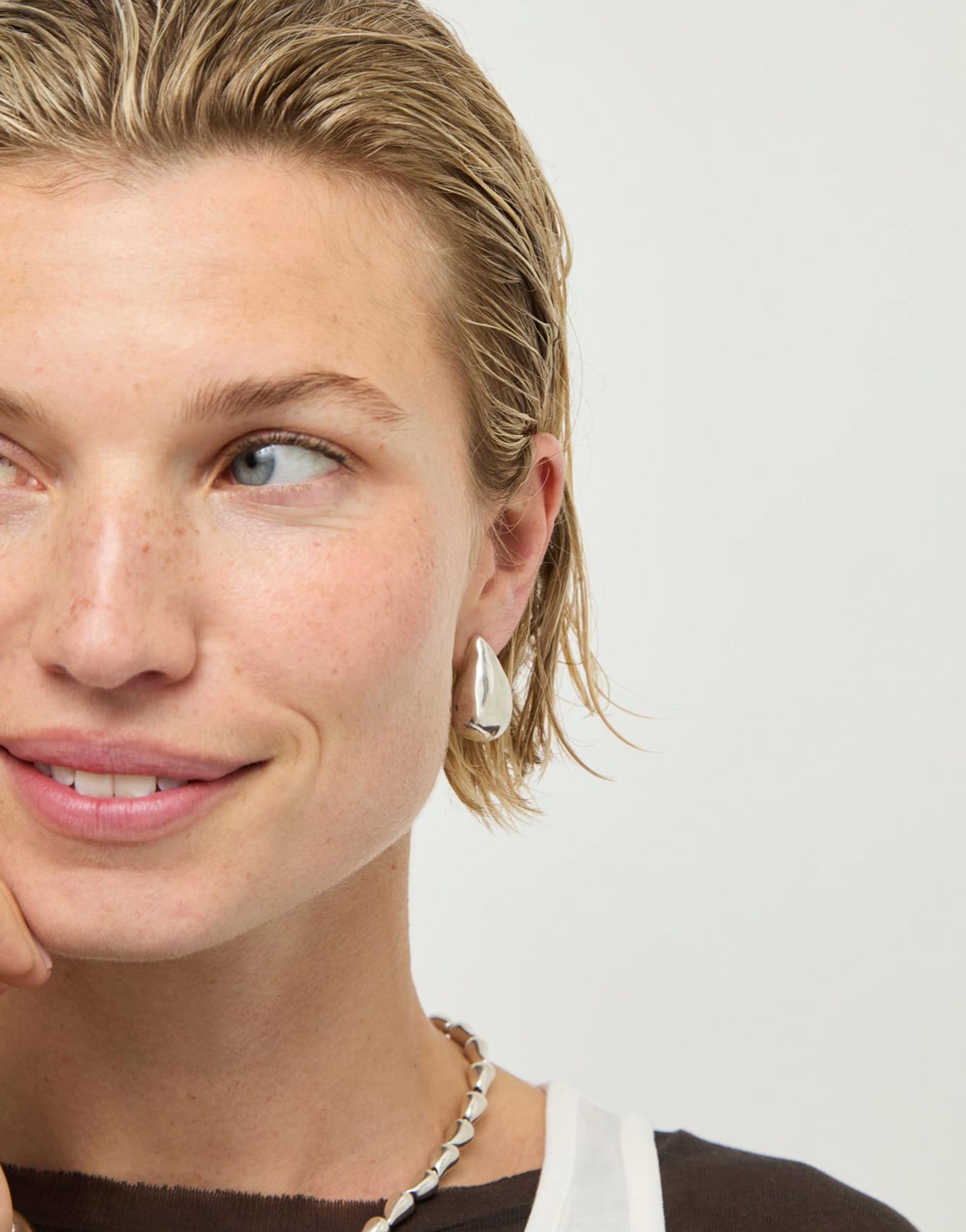Drop-shaped earrings
