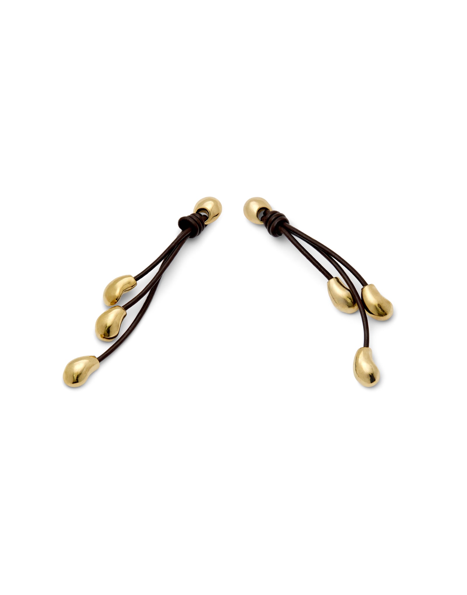 Pendientes largos con cuero y gotas ba&ntilde;adas en oro