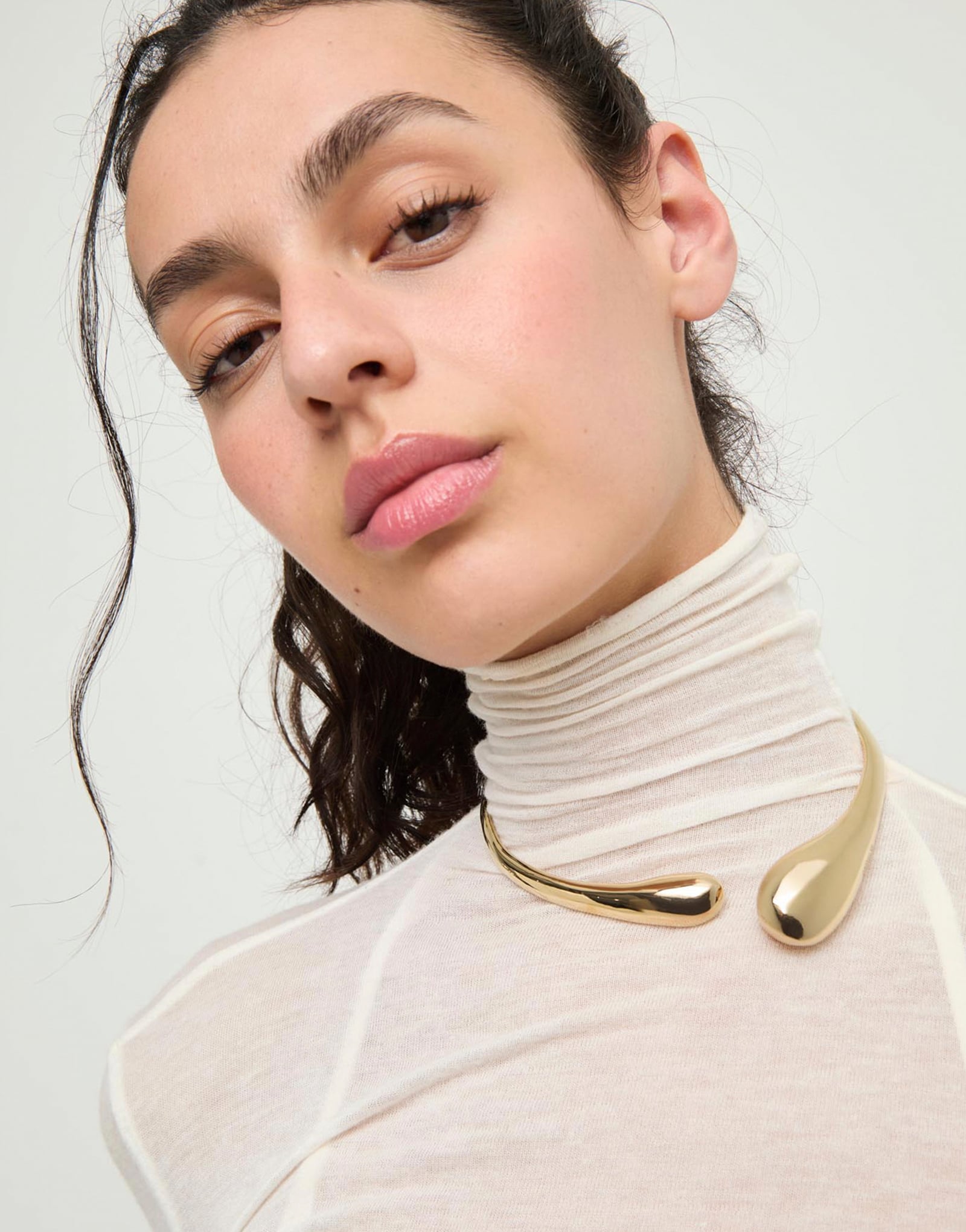 Necklace with irregular drops