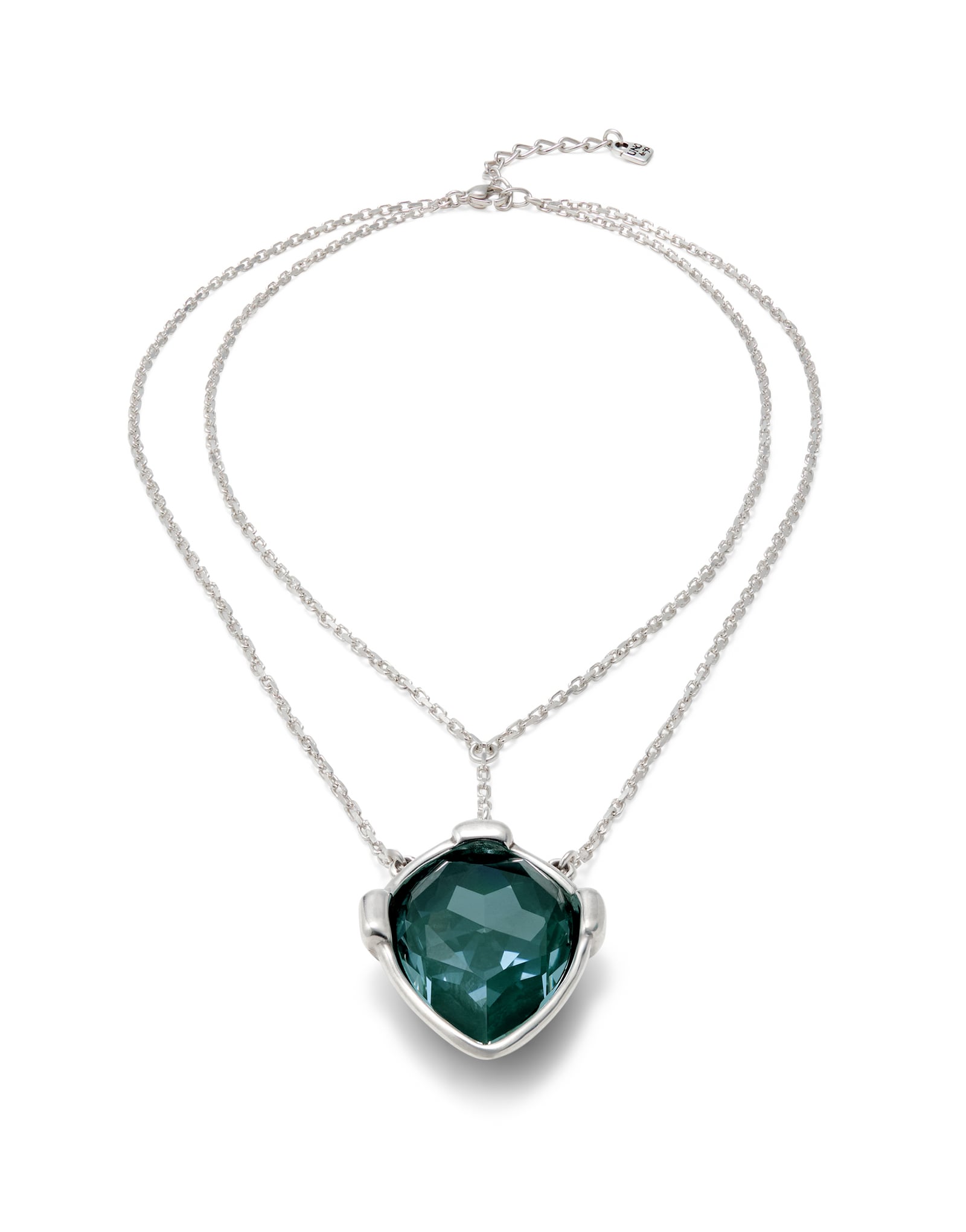 Collier double plaqu&eacute; argent avec pendentif central en cristal facett&eacute; vert en forme de goutte