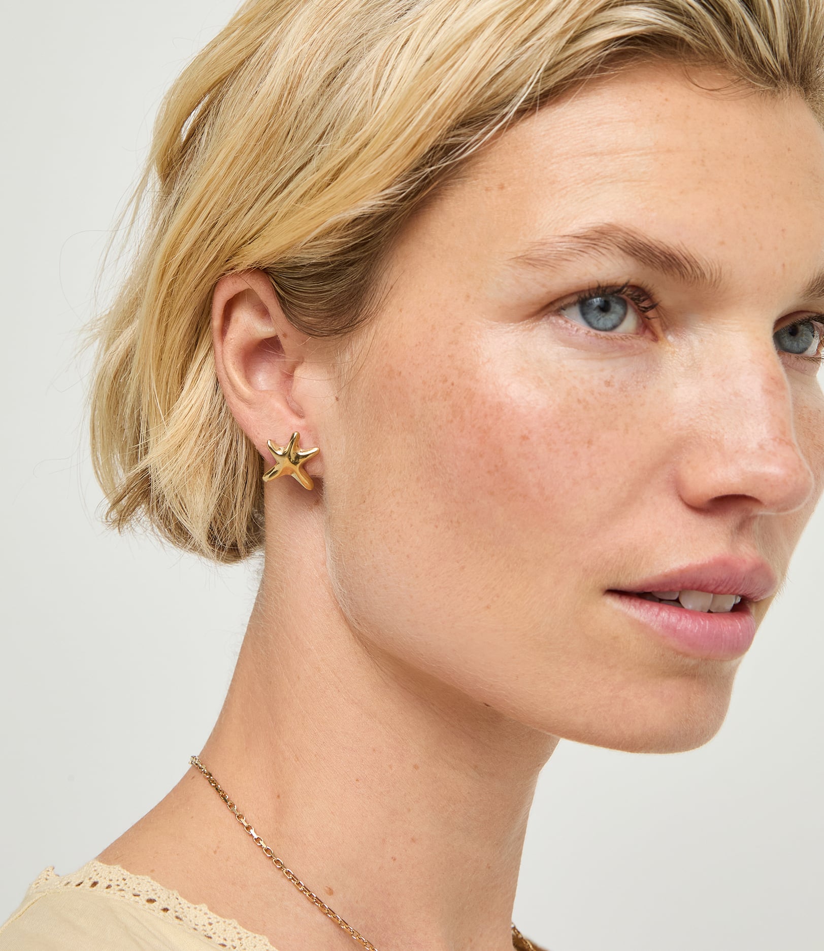 Small starfish earrings