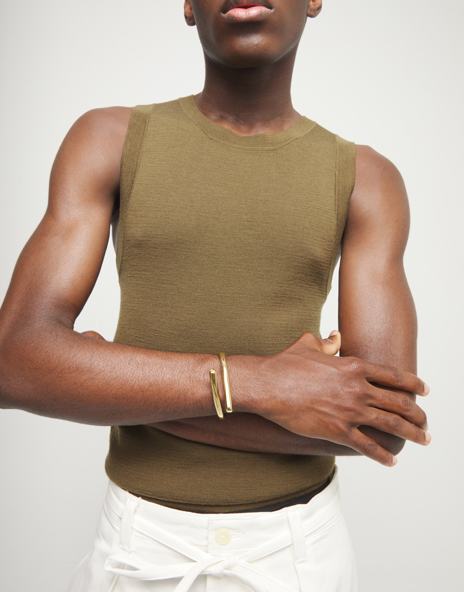 Pulsera r&iacute;gida ba&ntilde;ada en oro 18k con formas org&aacute;nicas entrelazadas, Dorado, large thumbnail