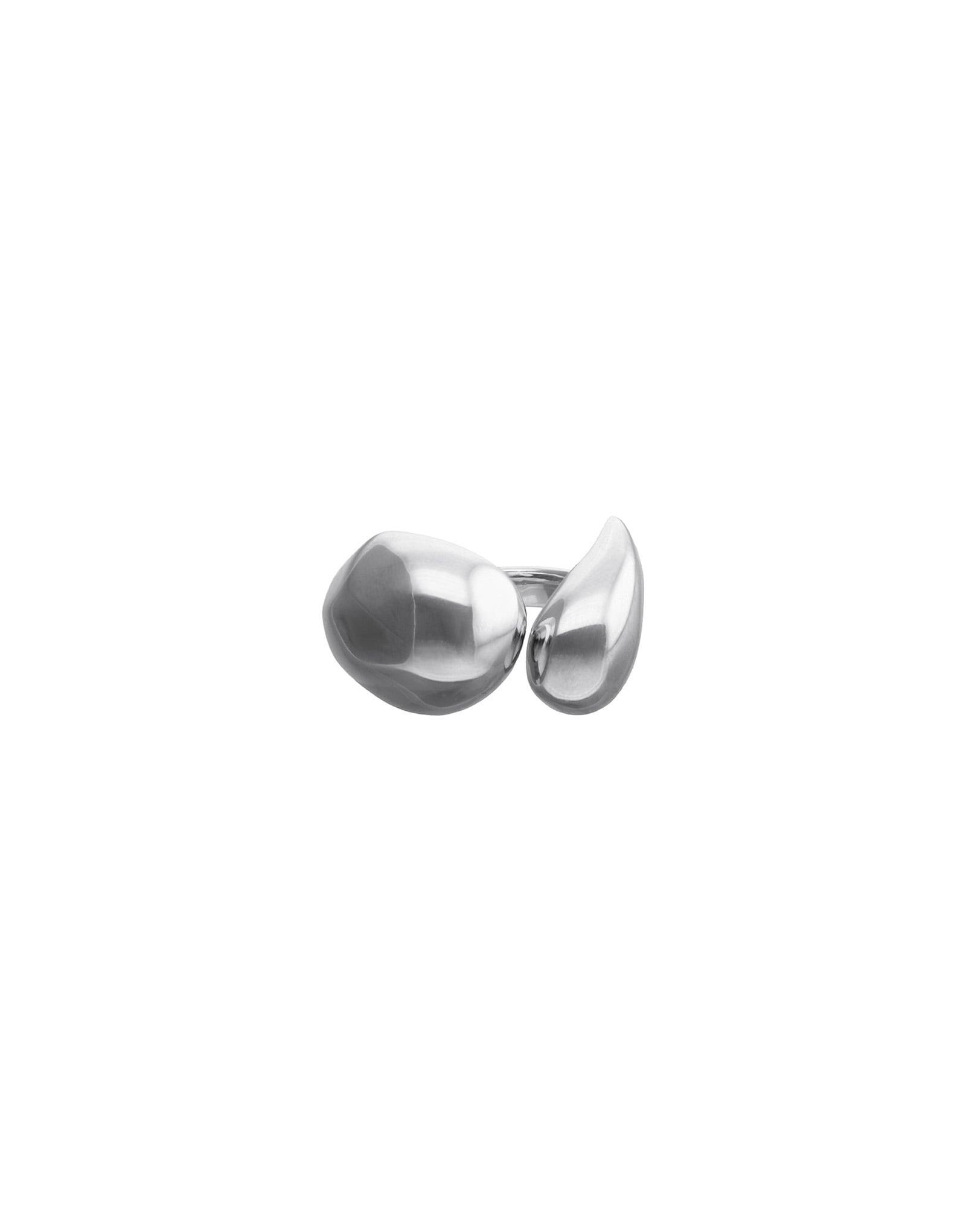 Ring with irregular rounded shapes