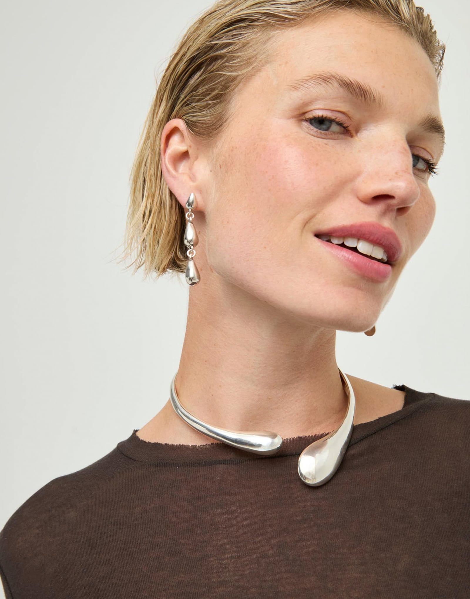 Necklace with irregular drops