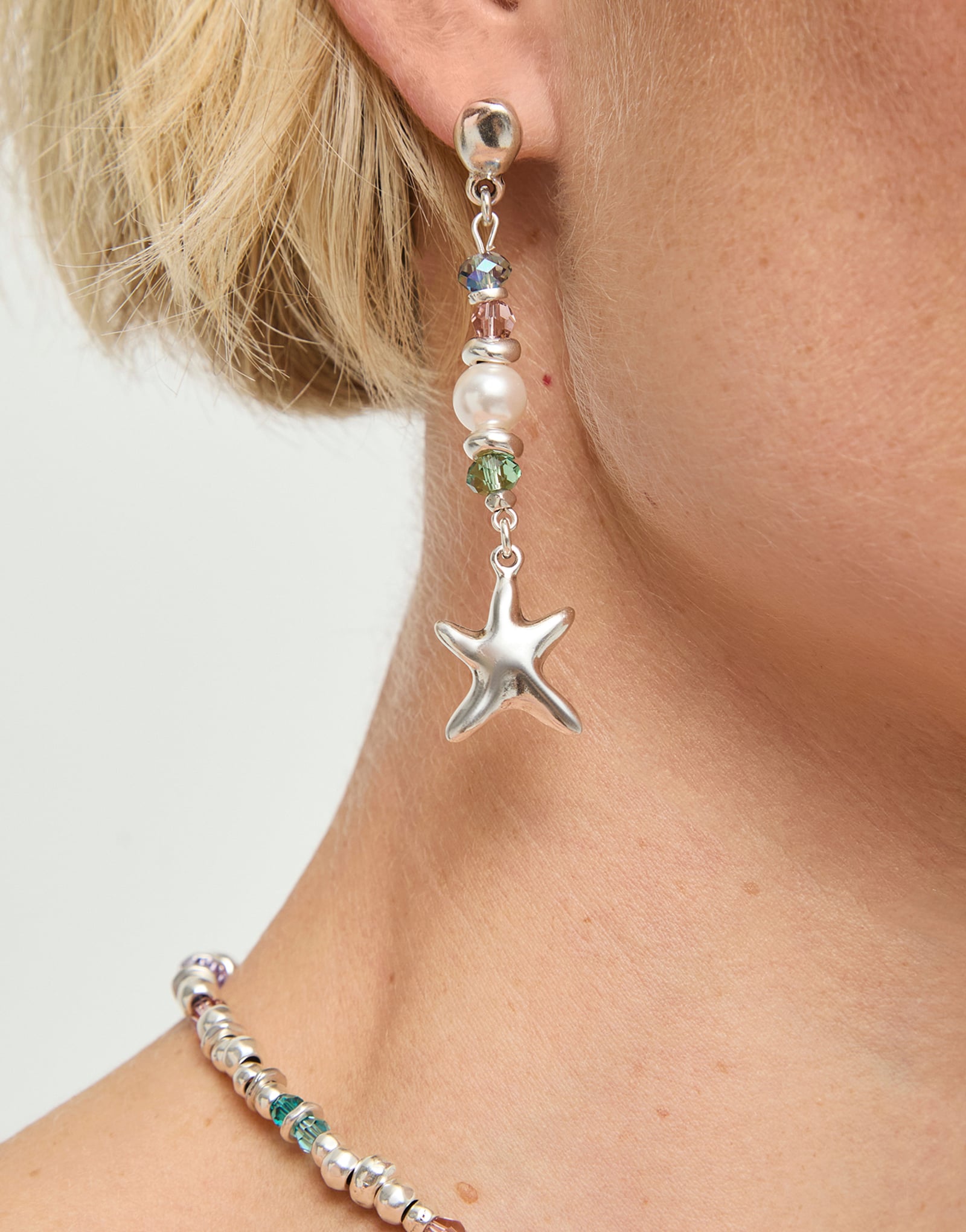 Long earrings with starfish and pearl