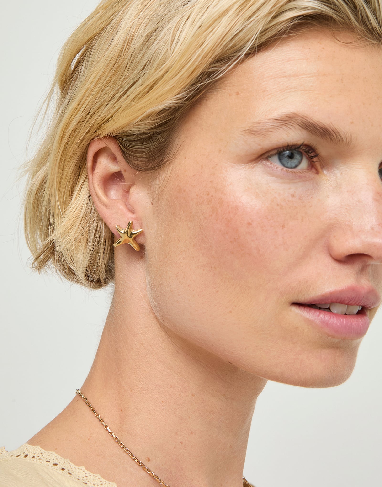 Small starfish earrings