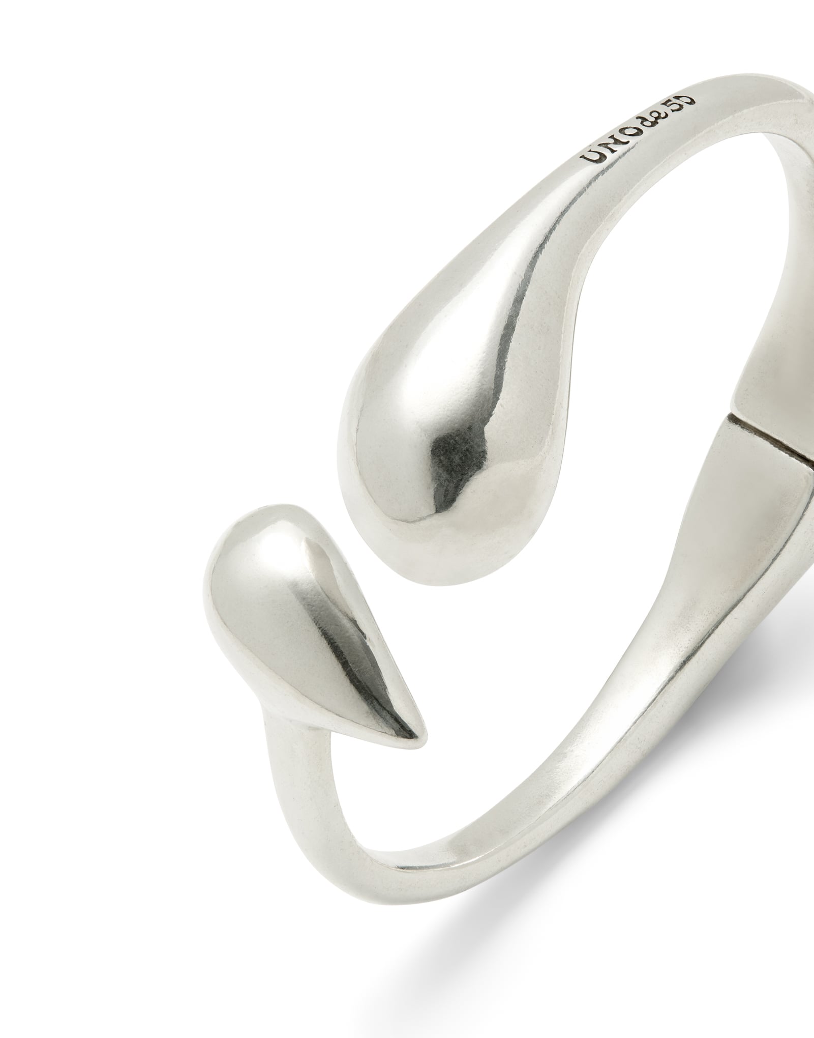 Bangle bracelet with rounded shapes