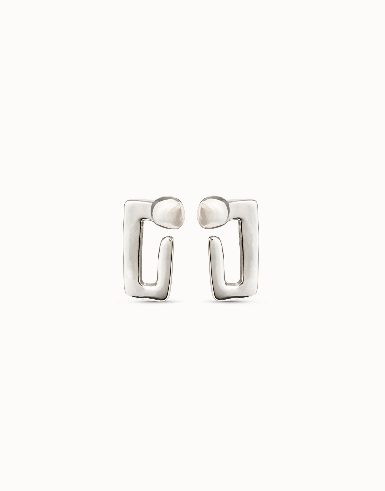 Pendientes stud bañados en plata de ley con forma rectangular de clavo tamaño mediano, Plateado, large image number null